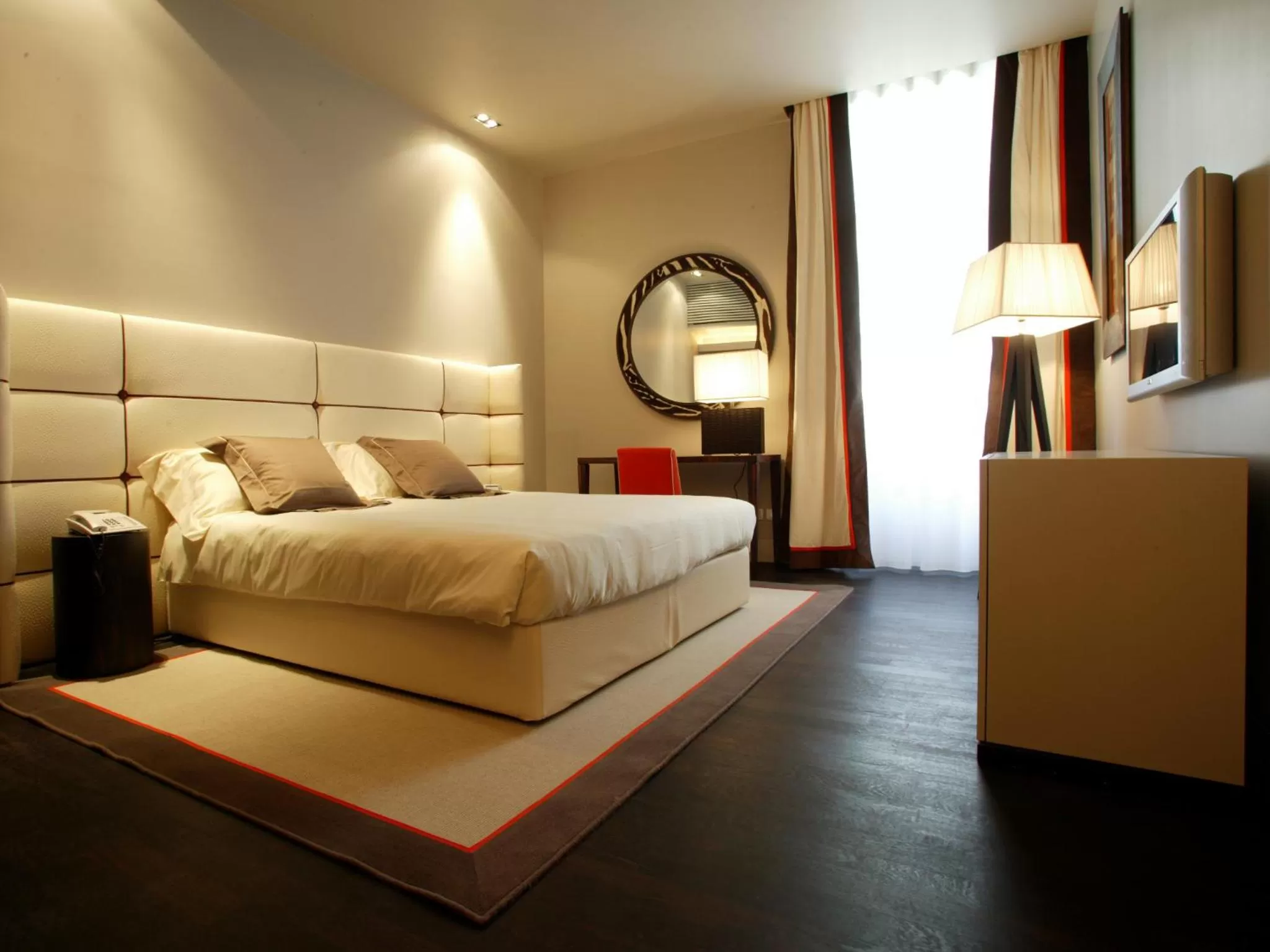 Bedroom, Bed in Sina The Gray