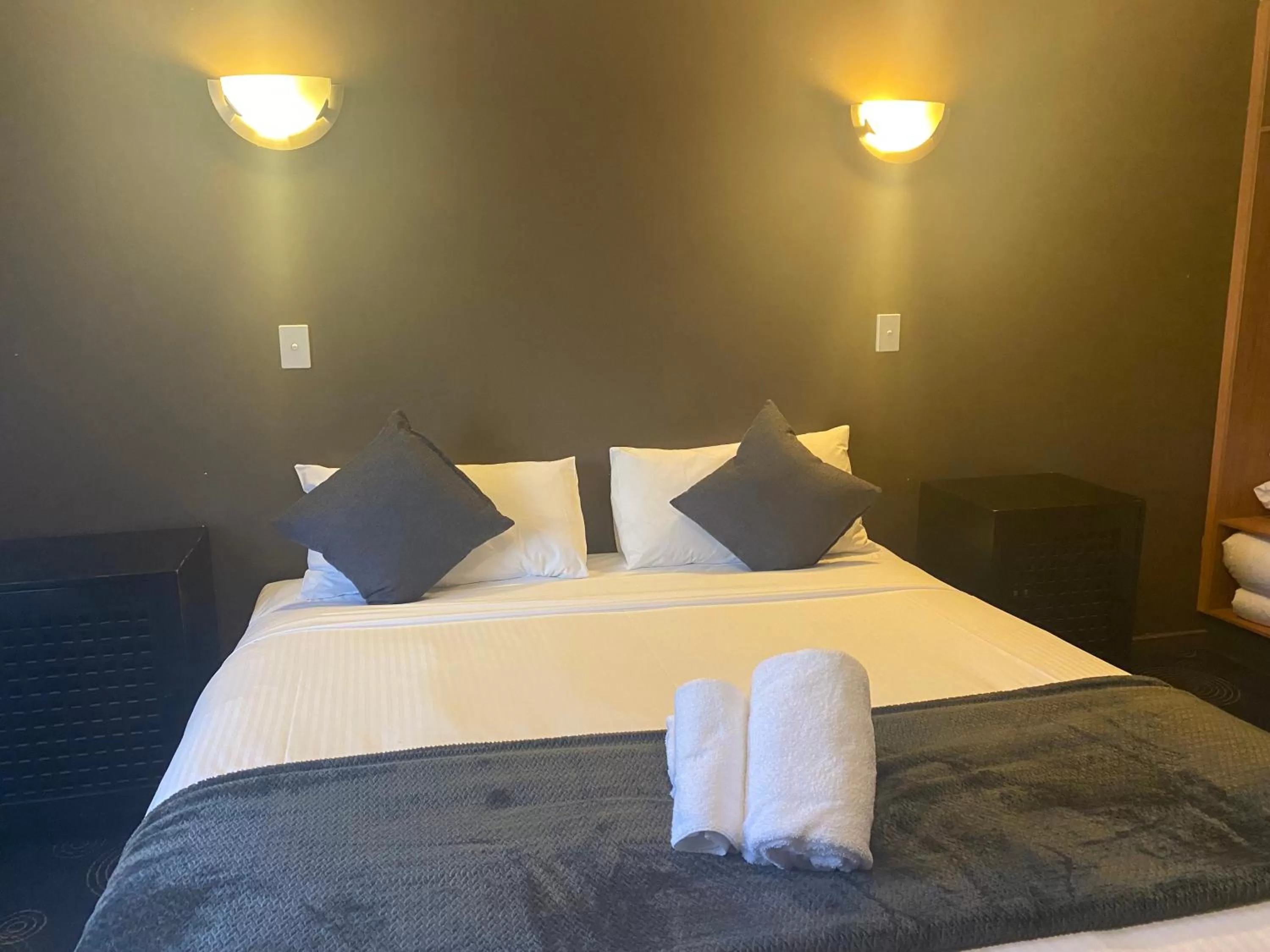 Bed in The Astor Hotel Motel