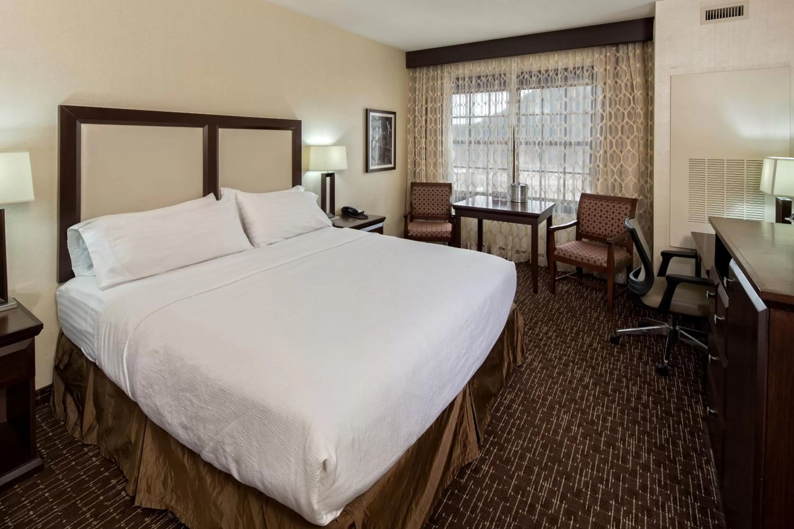 Bed in Holiday Inn Resort Deadwood Mountain Grand by IHG