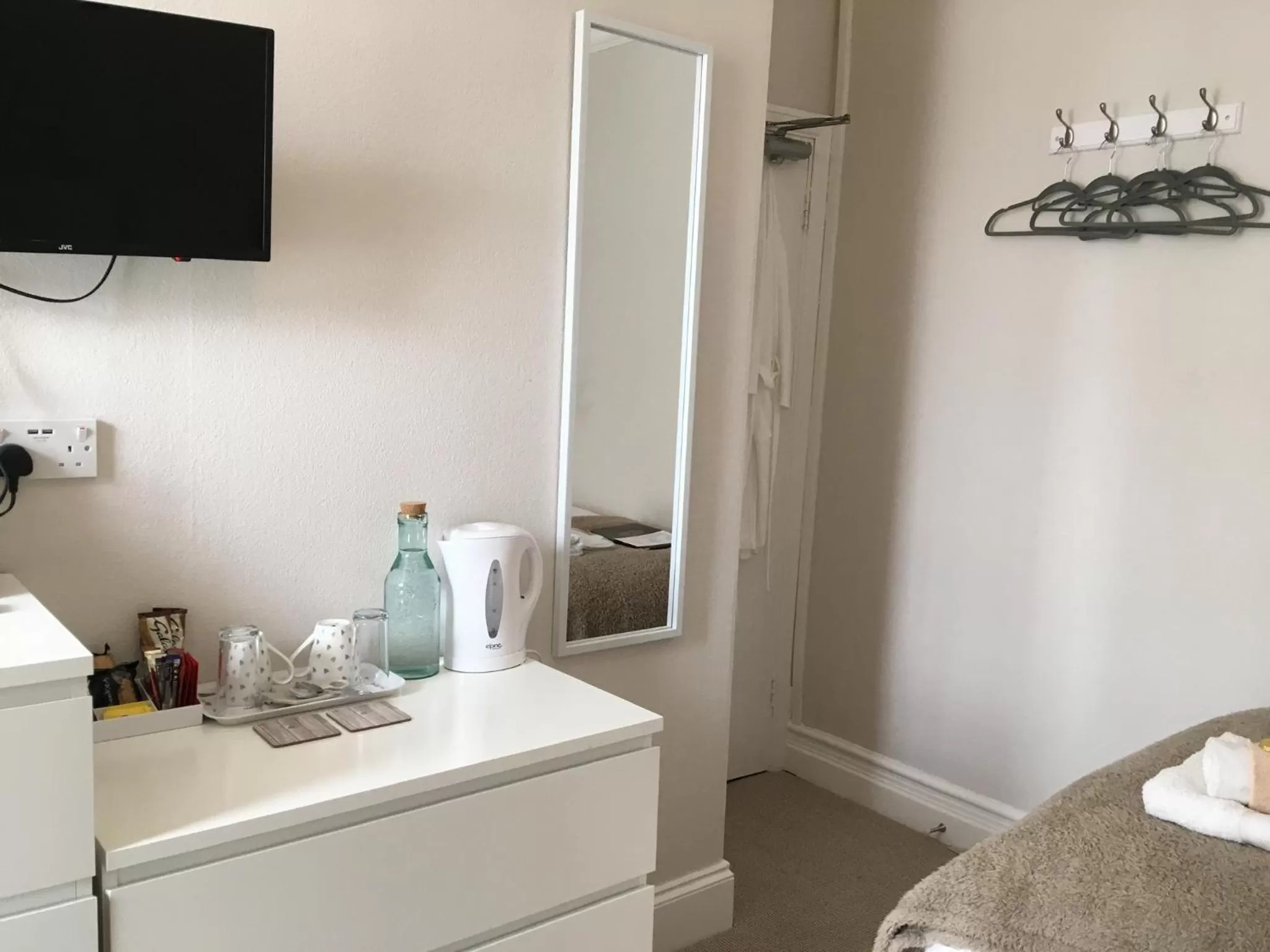 Twin Room with Private External Bathroom in Cliveden Guest House