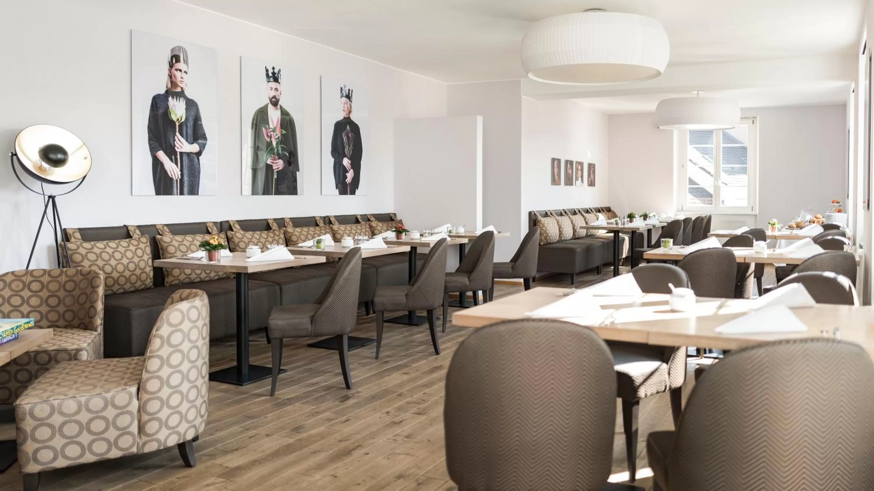 Lounge or bar in Kunsthotel "Drei König" am Marktplatz Stadt Lörrach