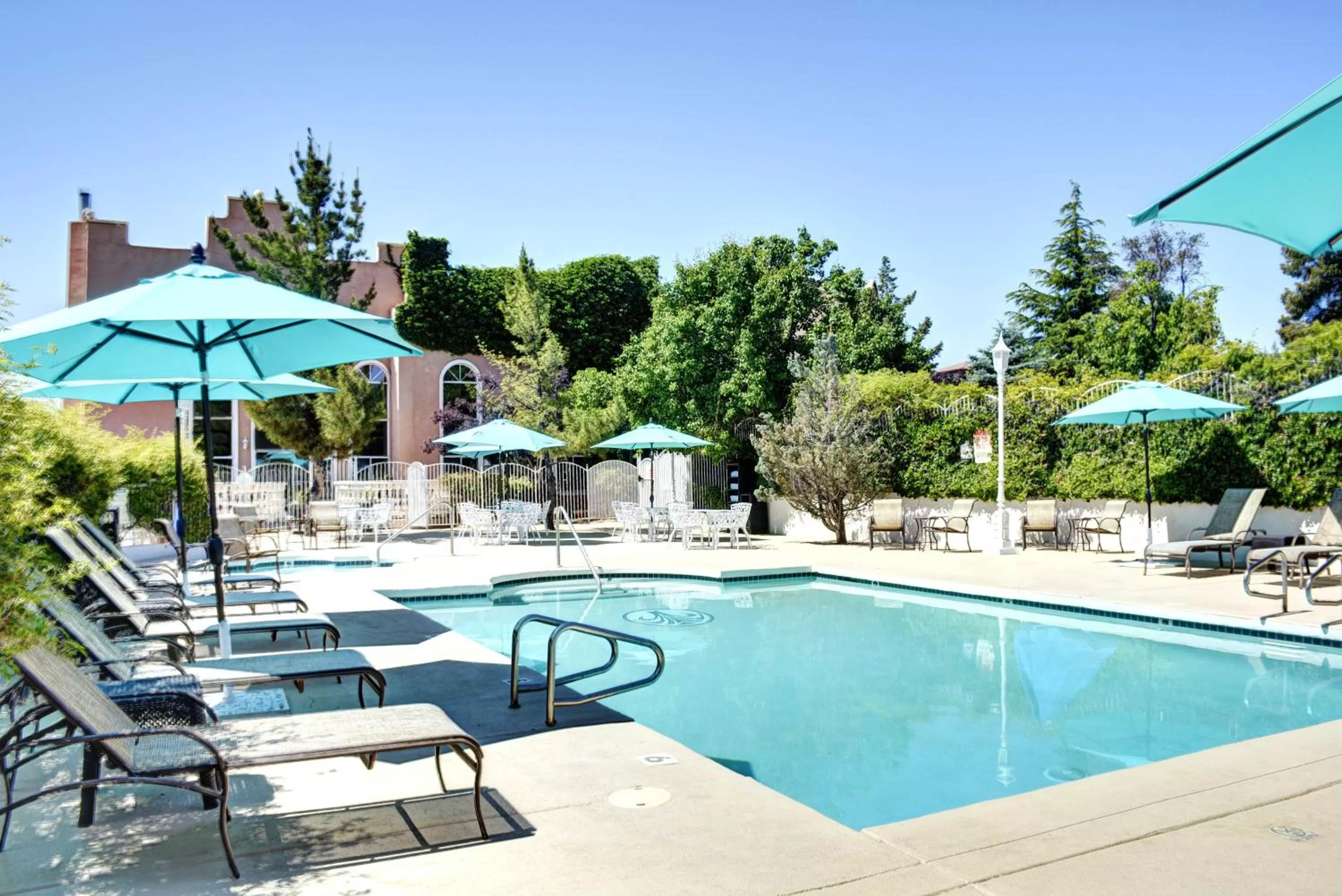Patio in Forest Villas Hotel