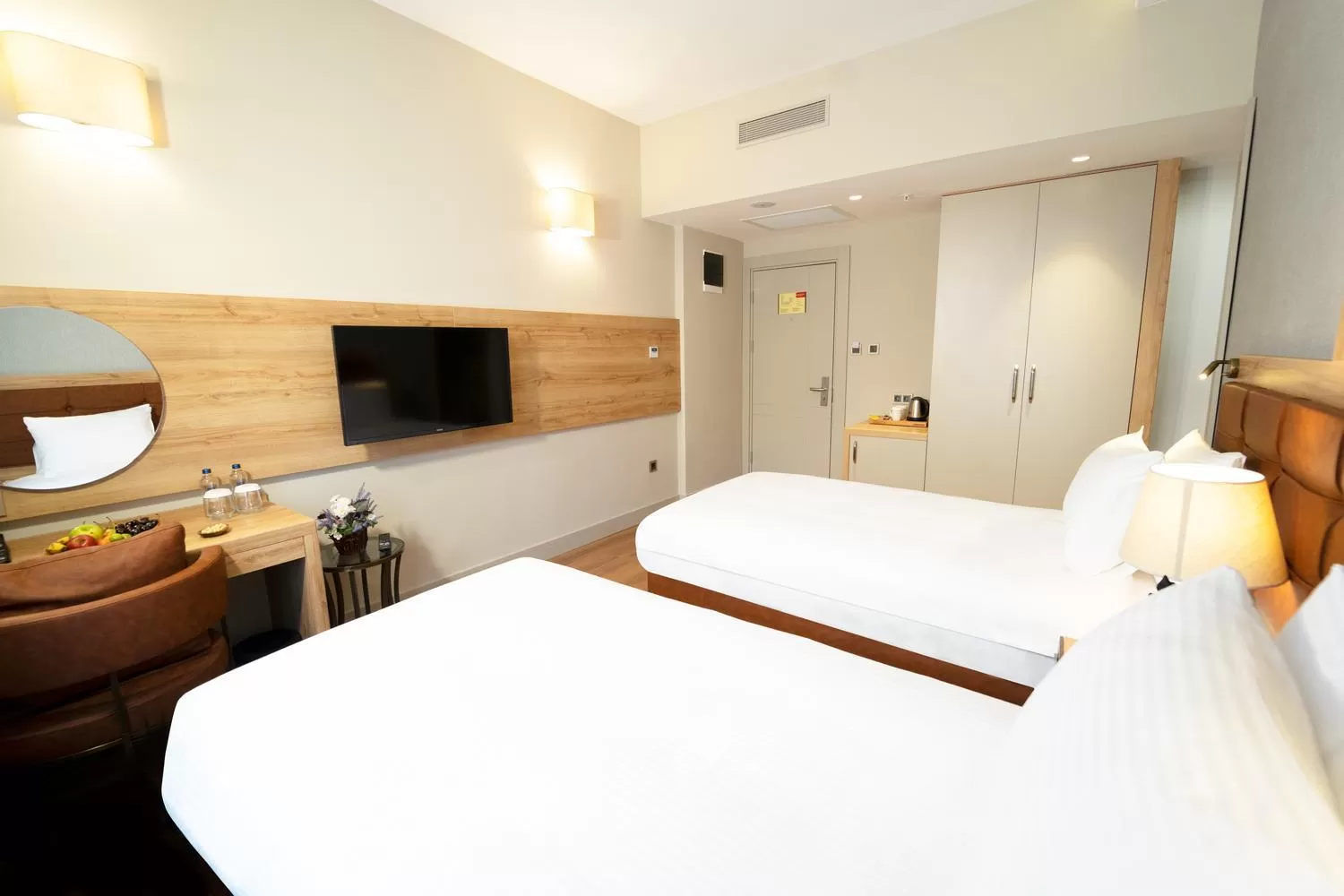 Photo of the whole room, Bed in Grand Sirkeci Hotel