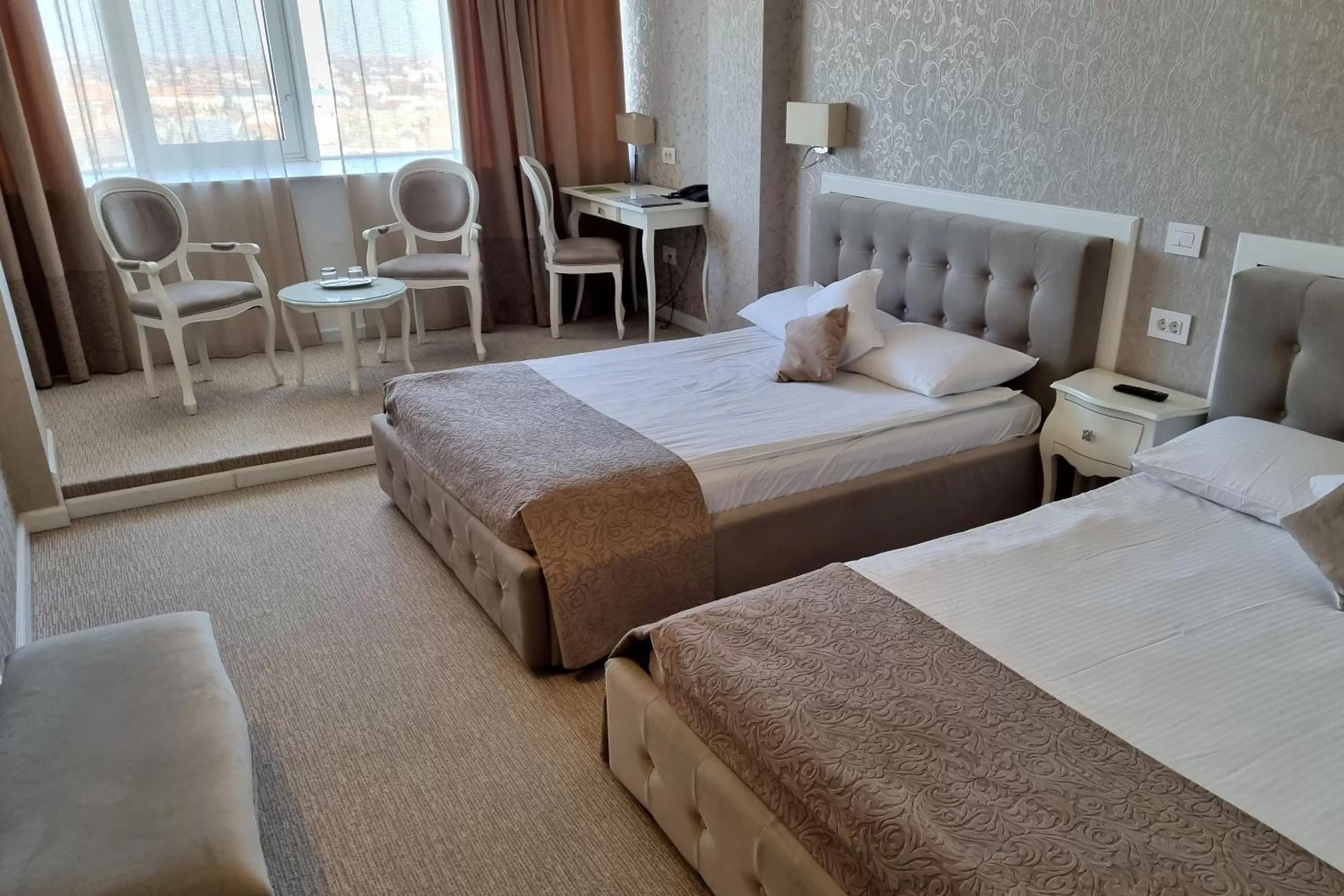 Photo of the whole room, Bed in Continental Forum Arad