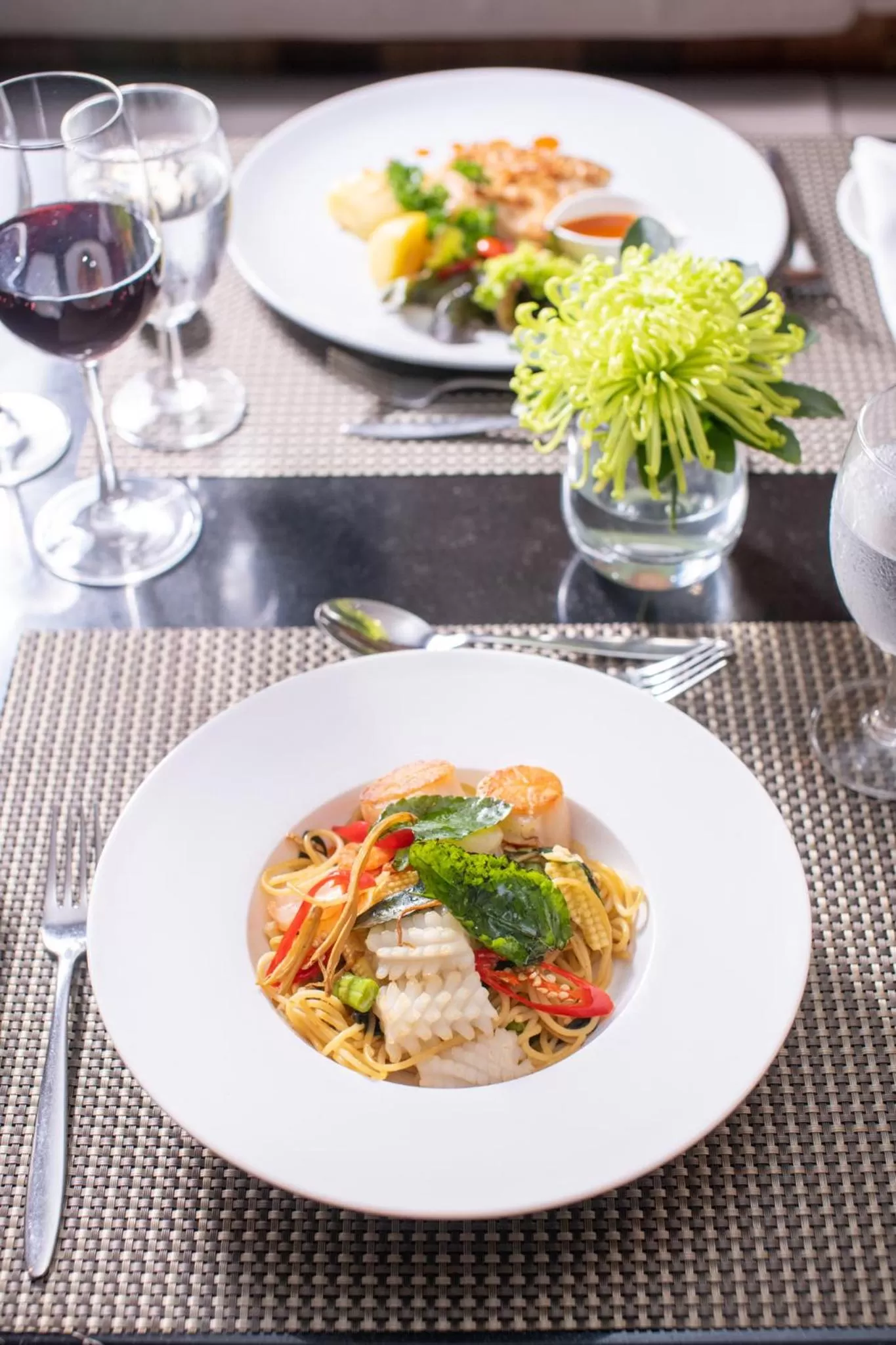 Restaurant/places to eat in S Ratchada Leisure Hotel