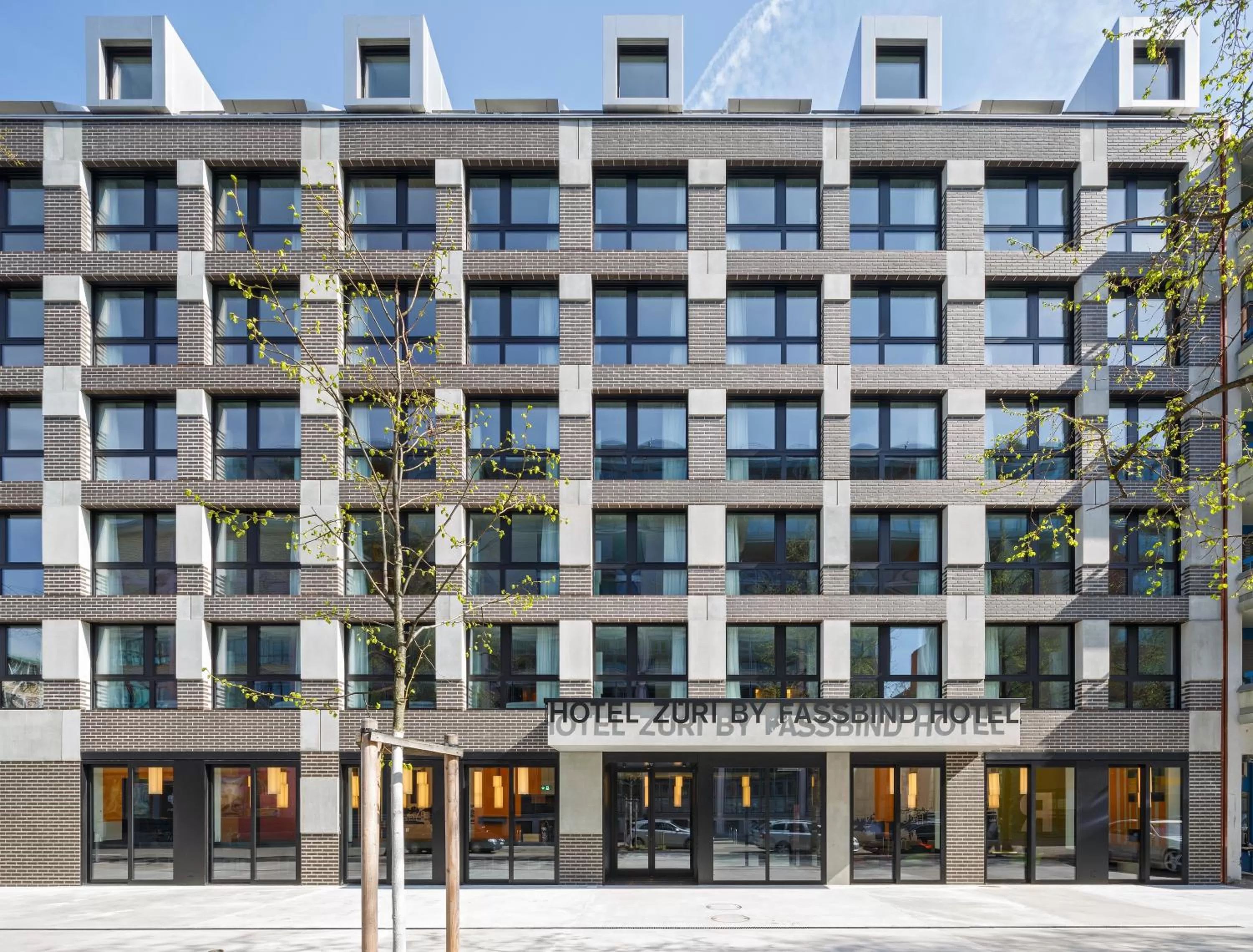 Facade/entrance in Züri by Fassbind