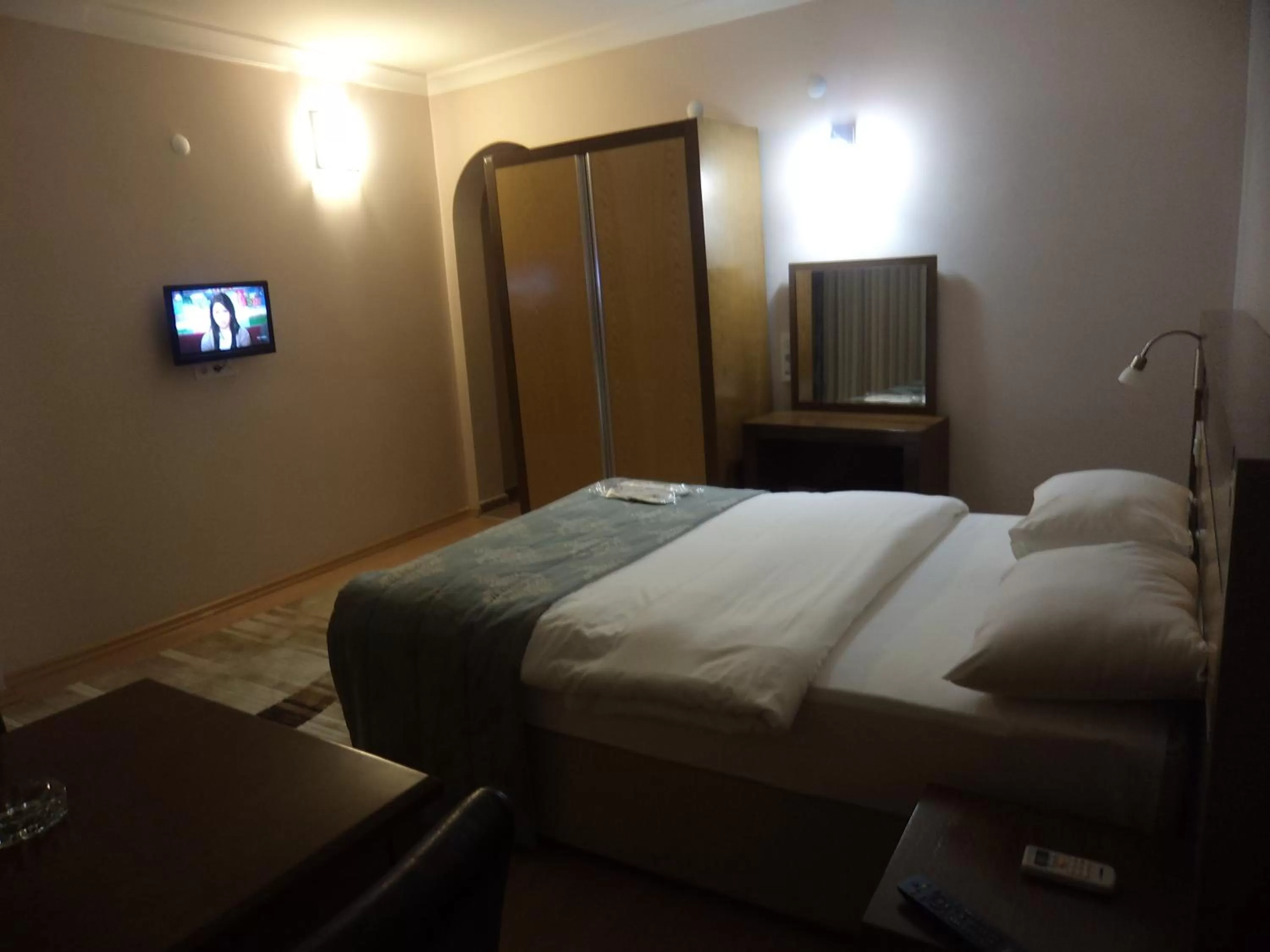 Photo of the whole room, Bed in Perla Hotel