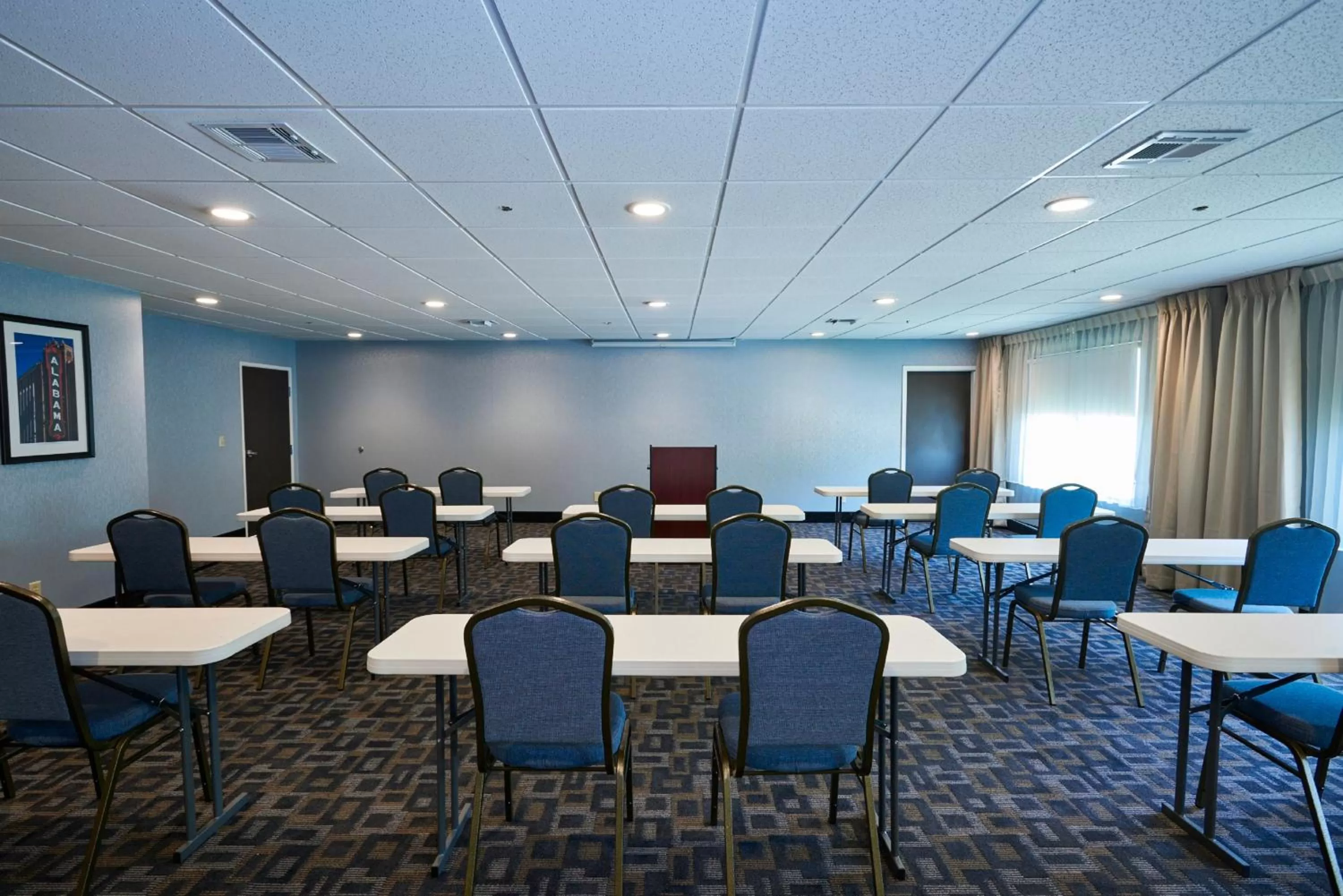 Meeting/conference room in Holiday Inn Express & Suites Birmingham South - Pelham by IHG