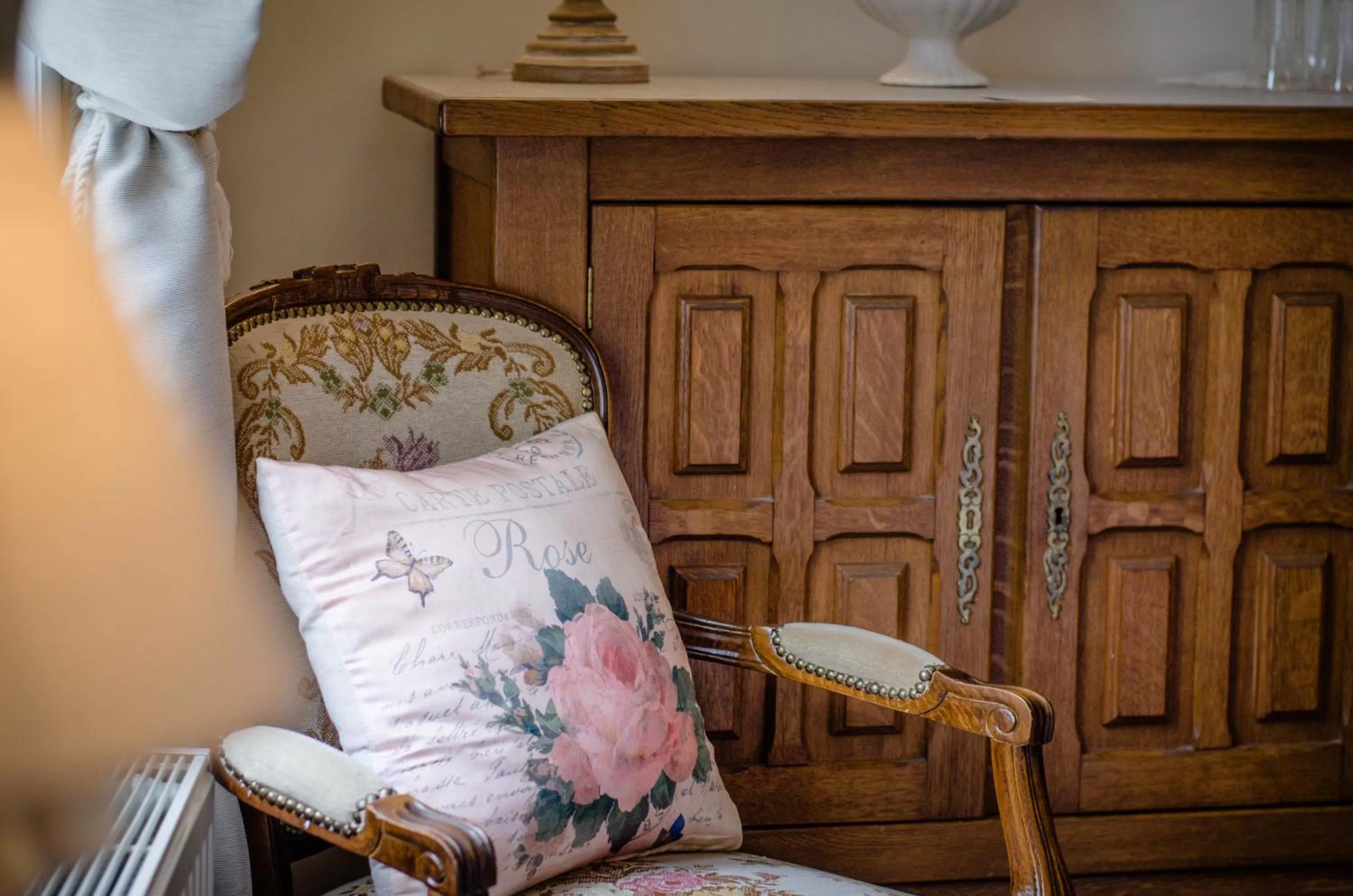 Seating area in The White Queen B&B