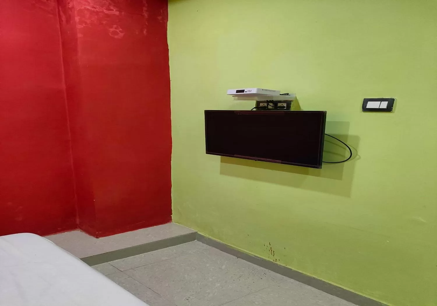 TV and multimedia, TV/Entertainment Center in STAYMAKER Hotel Raj Ganga