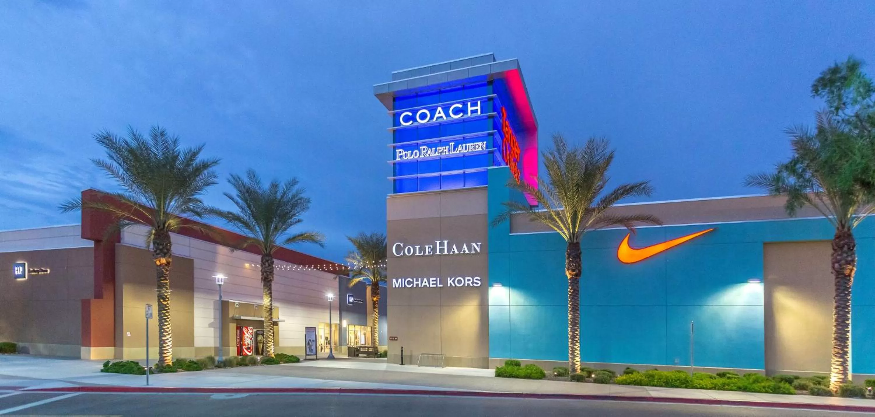 Property building in Hampton Inn & Suites Phoenix Glendale-Westgate