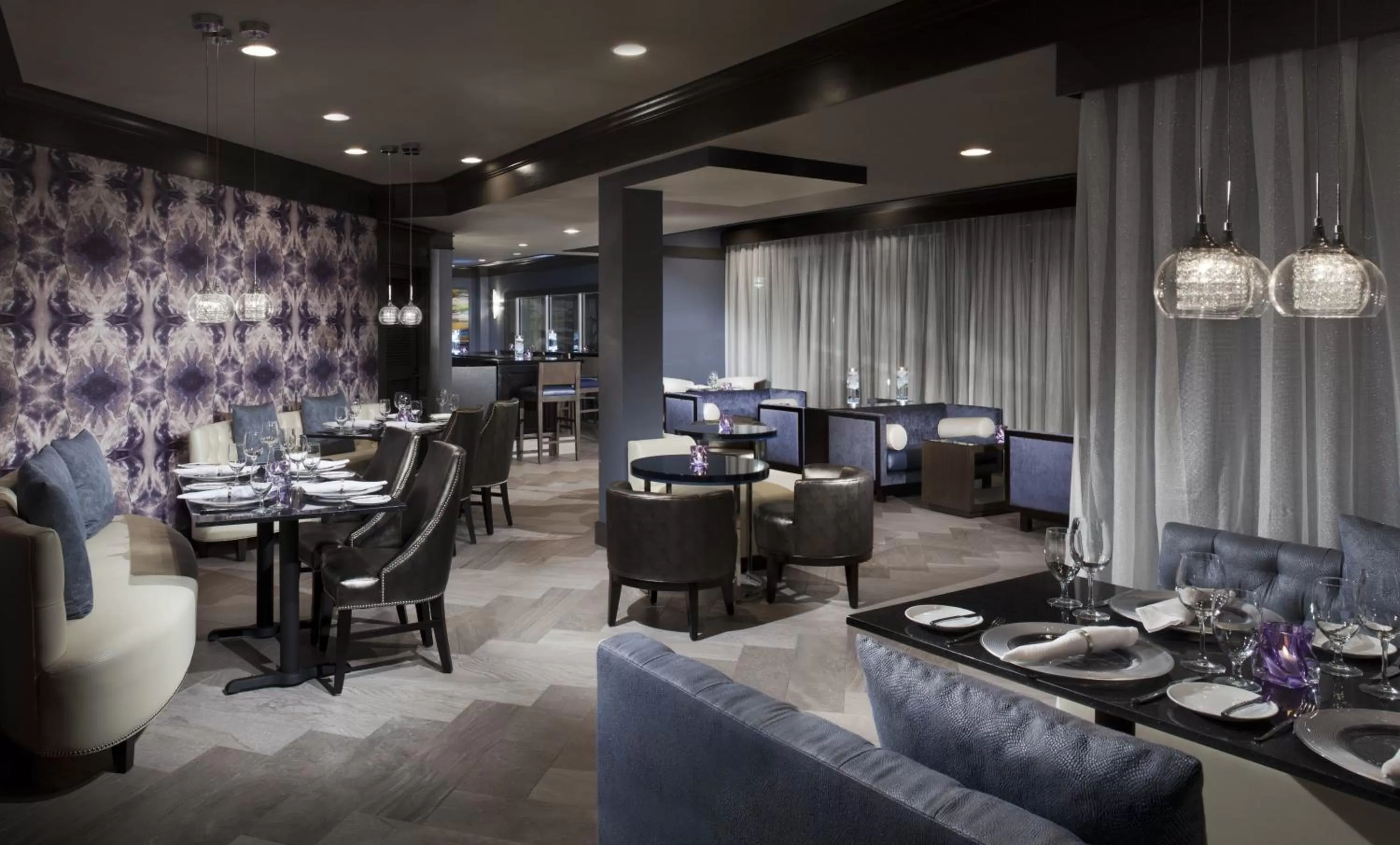 Restaurant/places to eat in Pier House Resort & Spa