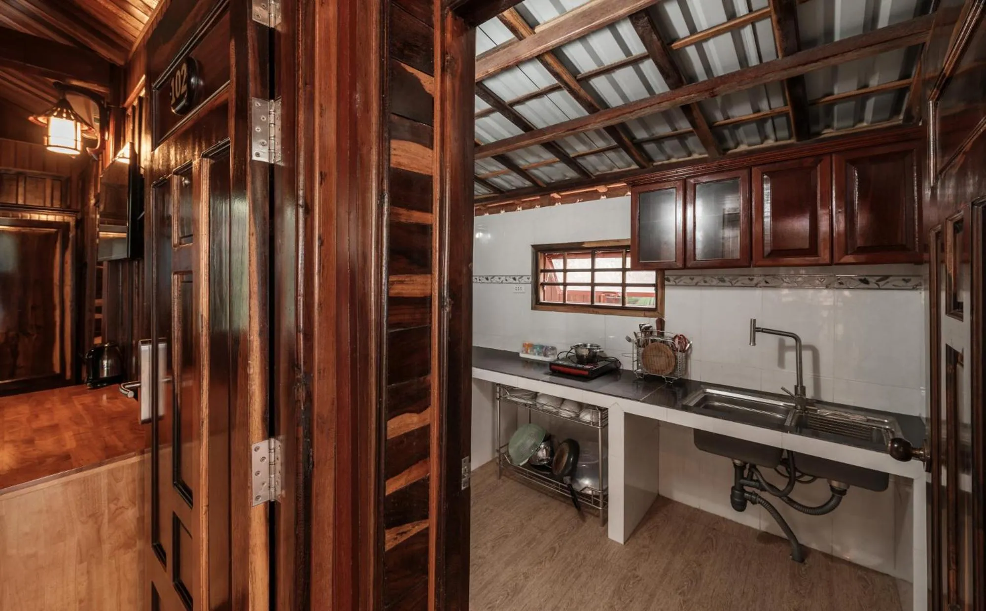 Kitchen or kitchenette in Elwood Premier Resort Phu Quoc