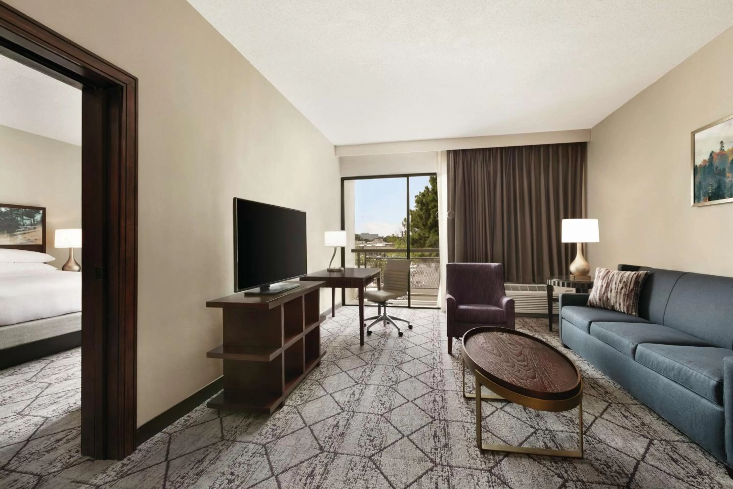 Bedroom, Bed in DoubleTree by Hilton Atlanta Northeast/Northlake