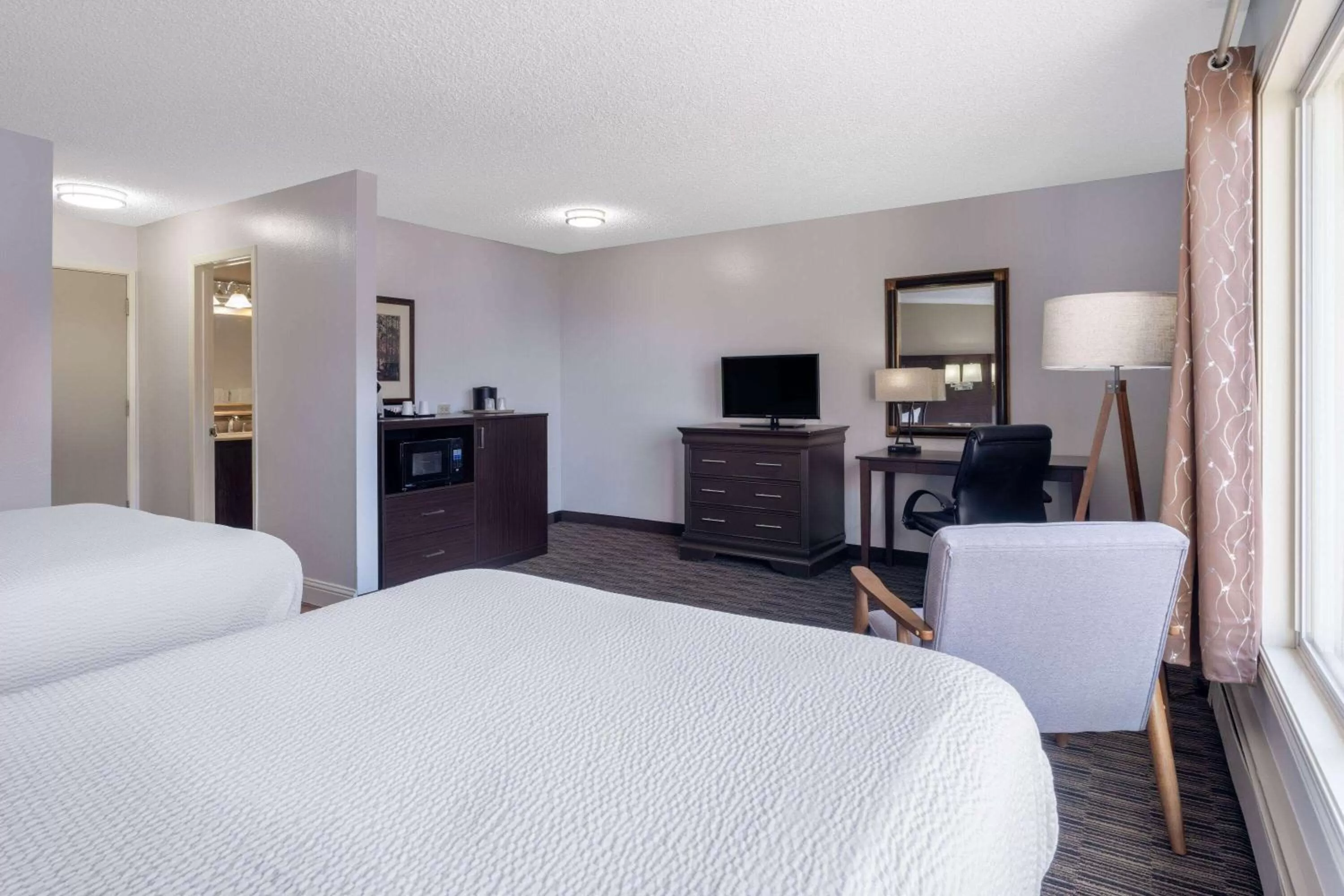 Photo of the whole room, Bed in Ramada by Wyndham Juneau