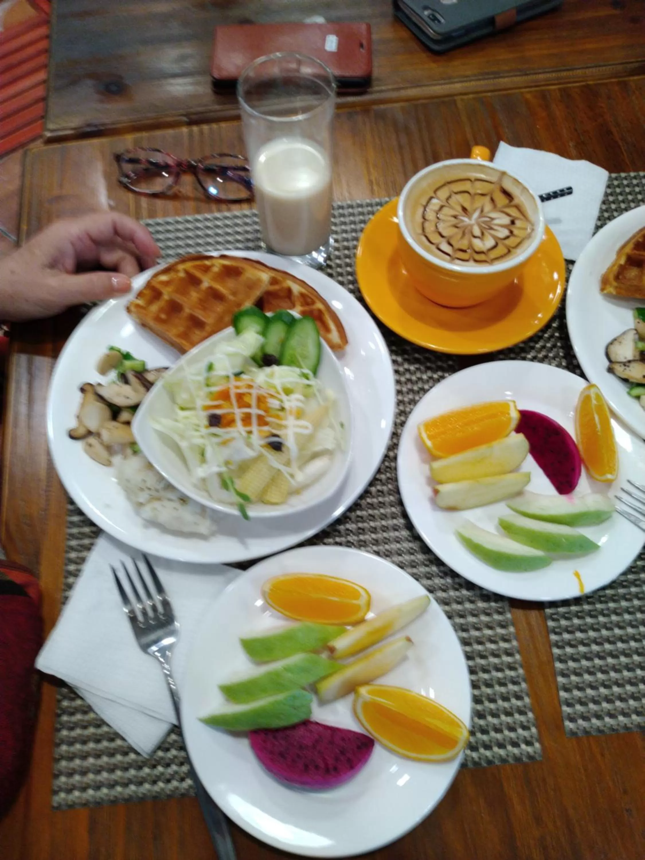 Breakfast in Alien B&B