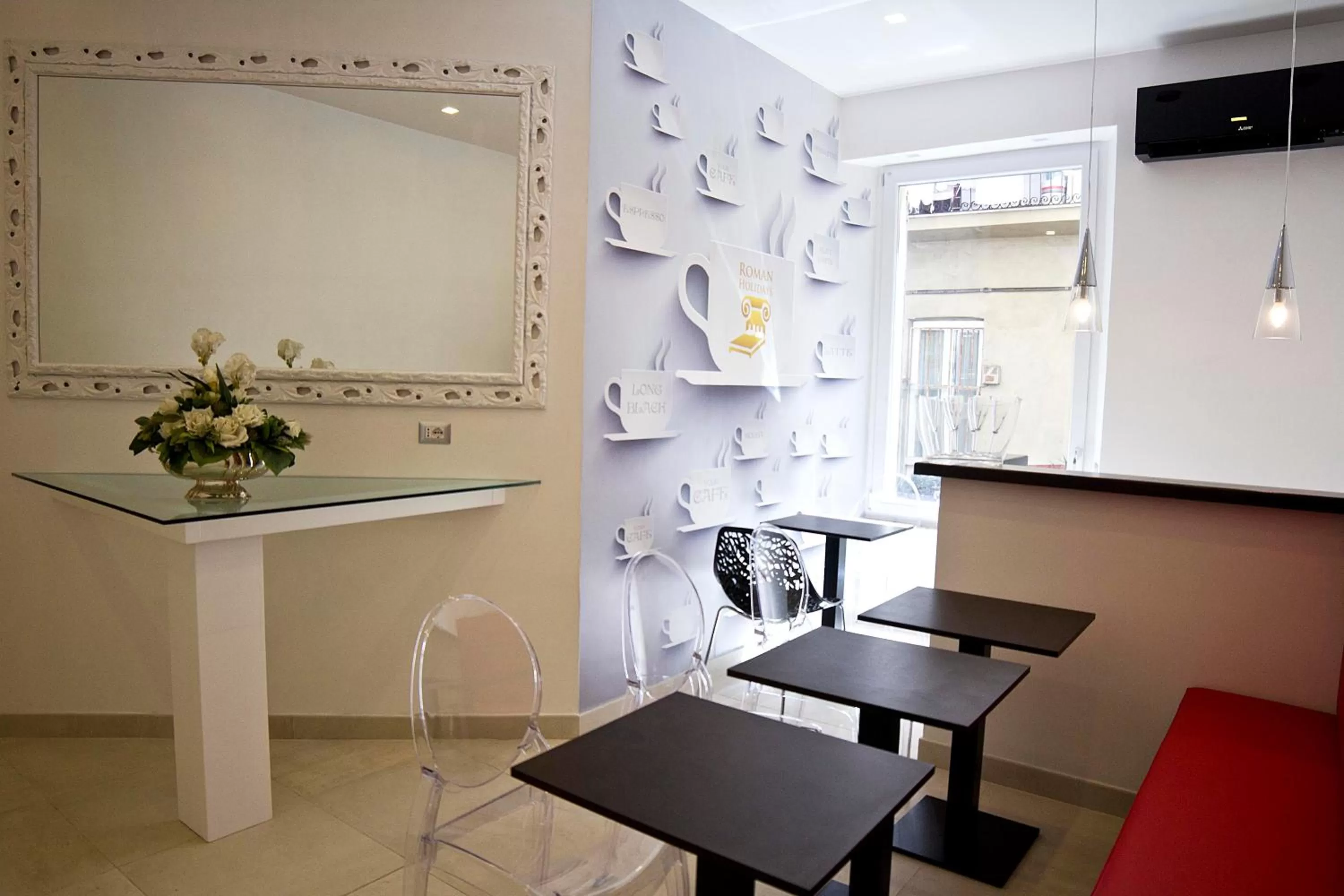 Lounge or bar in Roman Holidays Boutique Hotel