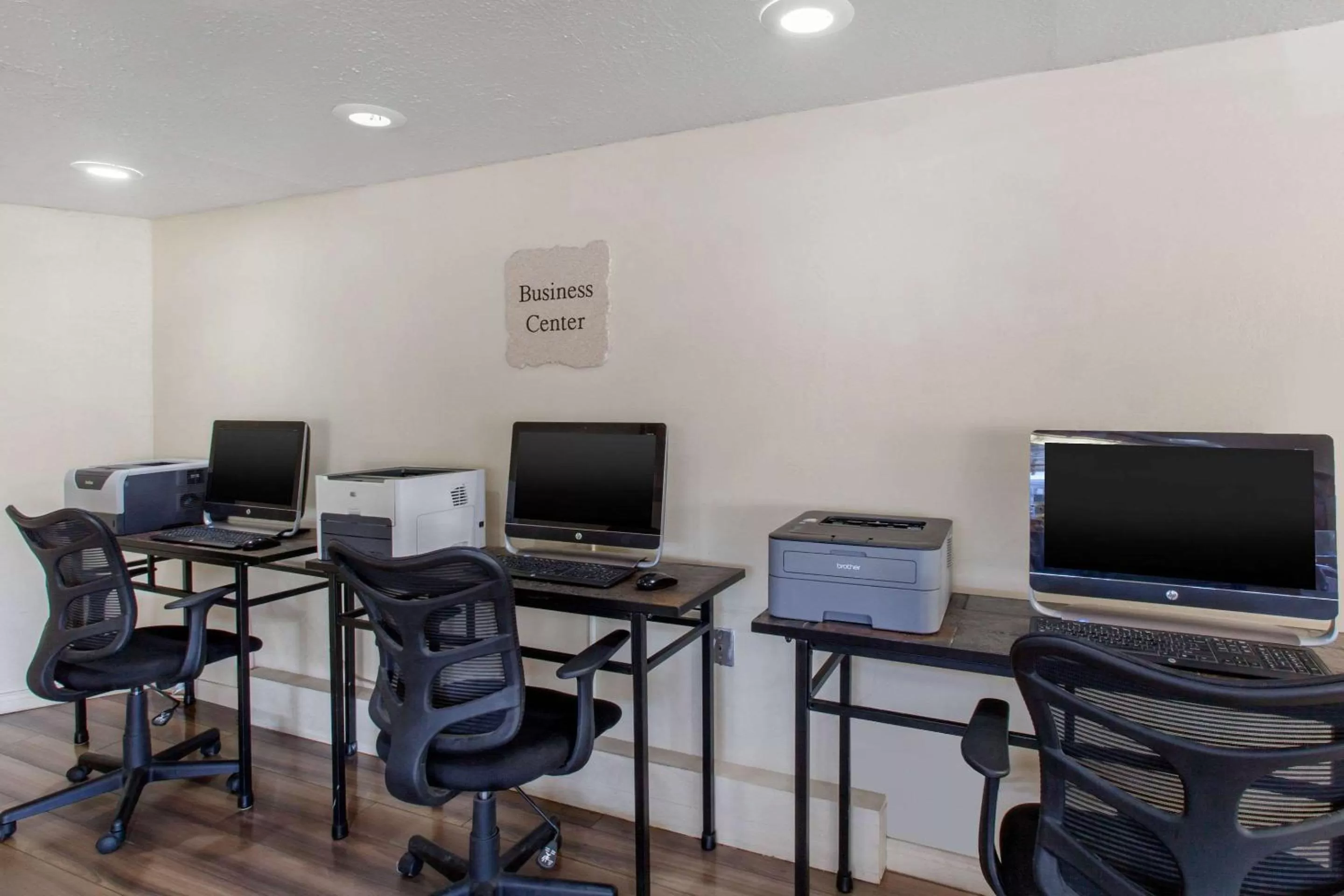 On site in Quality Inn View of Lake Powell - Page