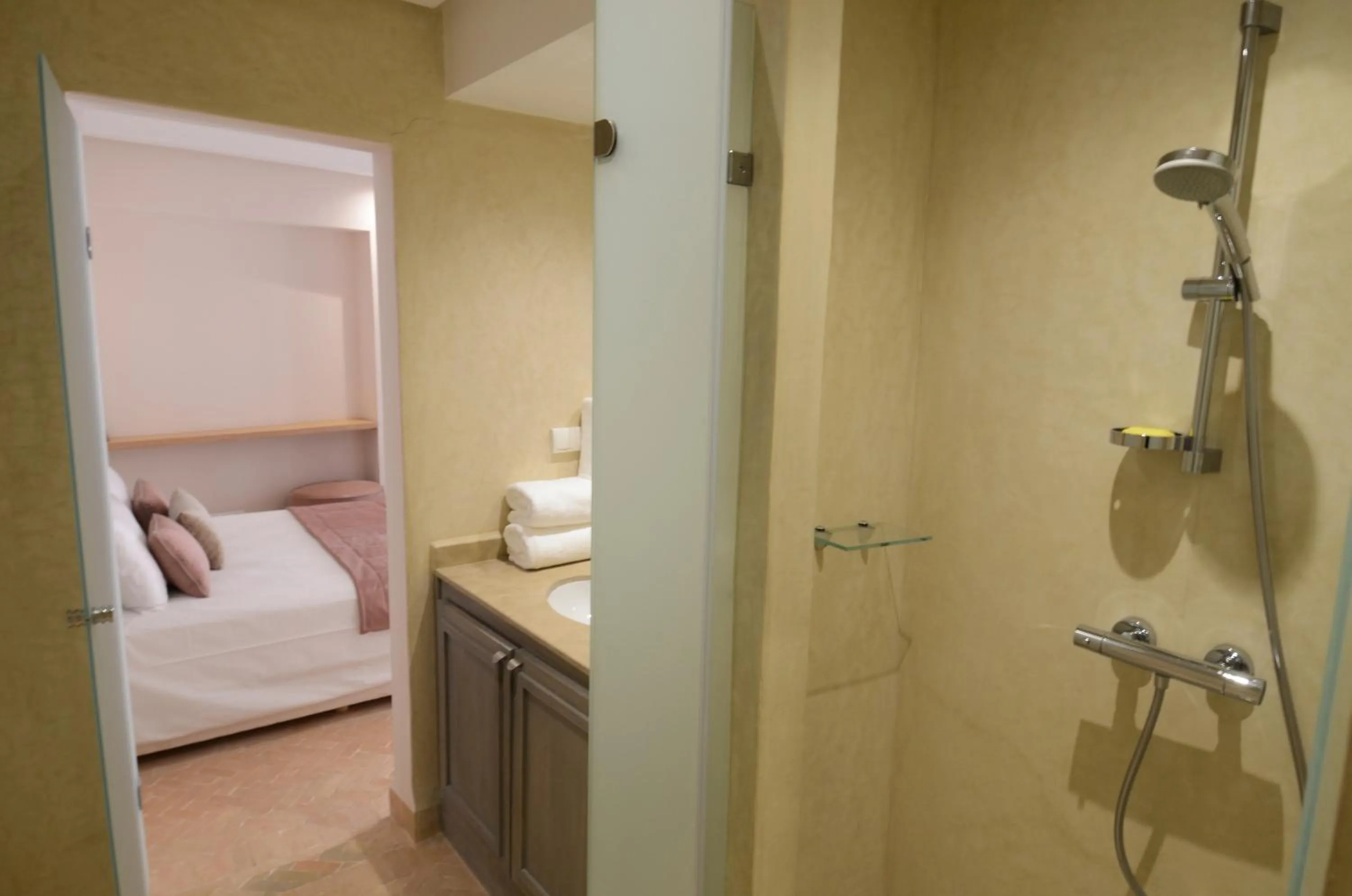 Bathroom, Bed in Riad Ayni