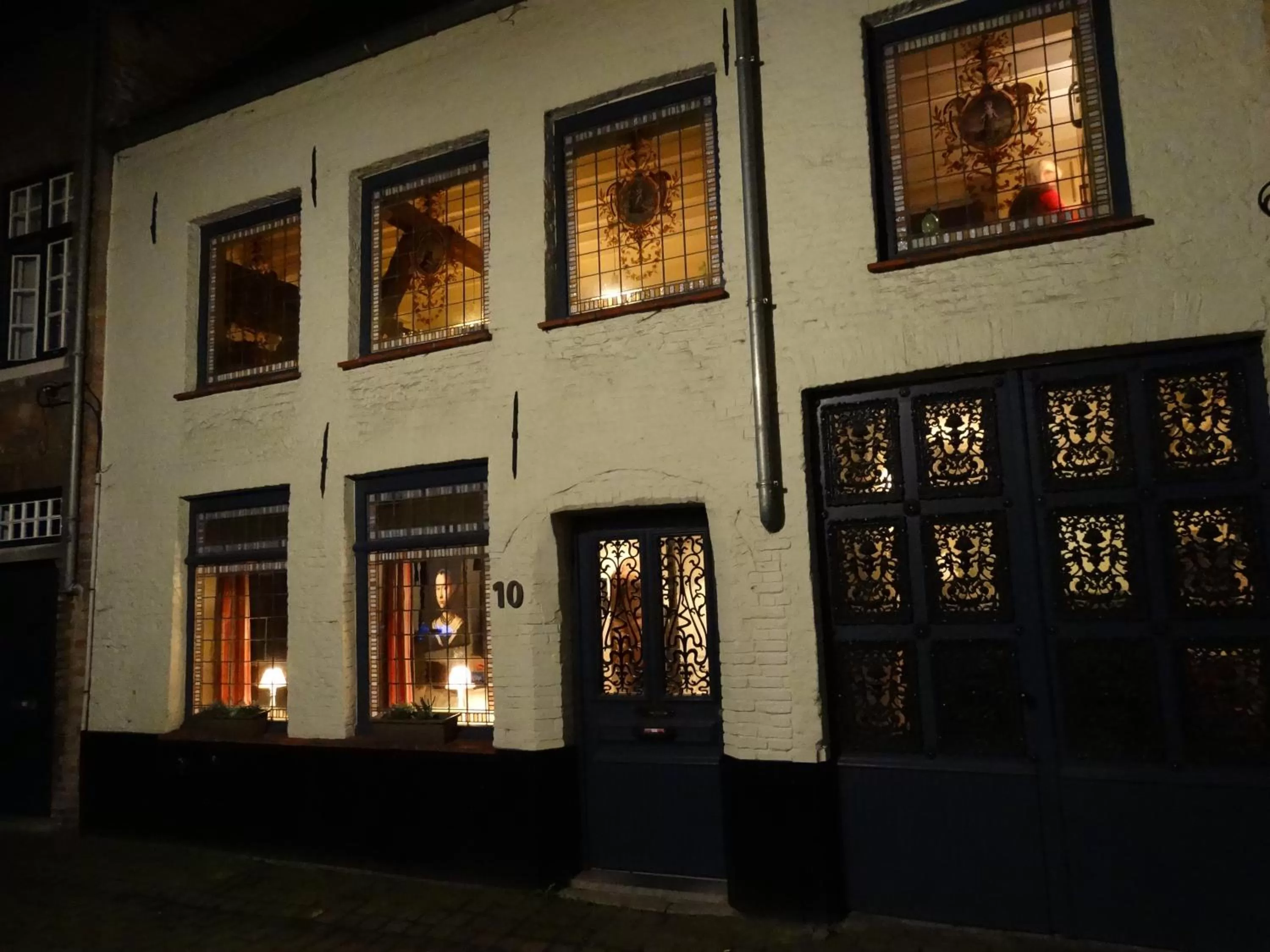 Quiet street view in Huyze Peerdenbrugghe
