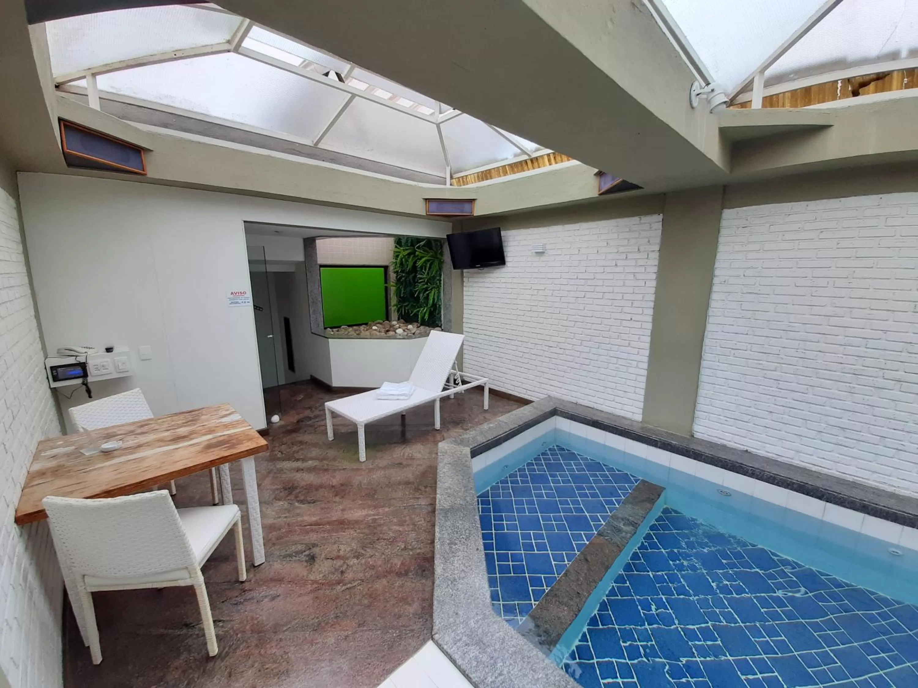 BAMBINA HOTEL -Adultos Somente