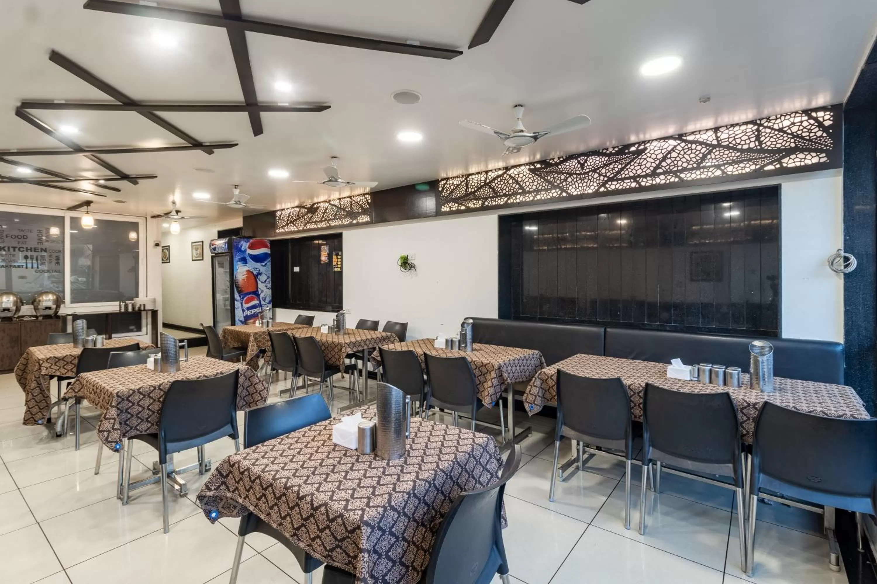 Restaurant/places to eat in Hotel Vyankatesh & Pure Veg Restaurant