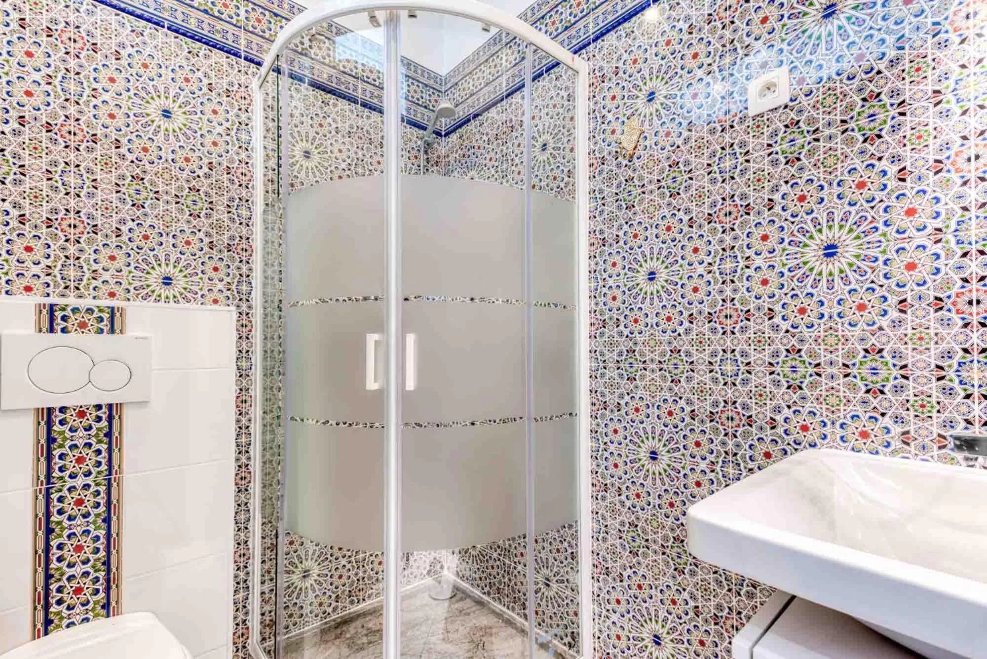 Shower in Ryad Mogador Liège