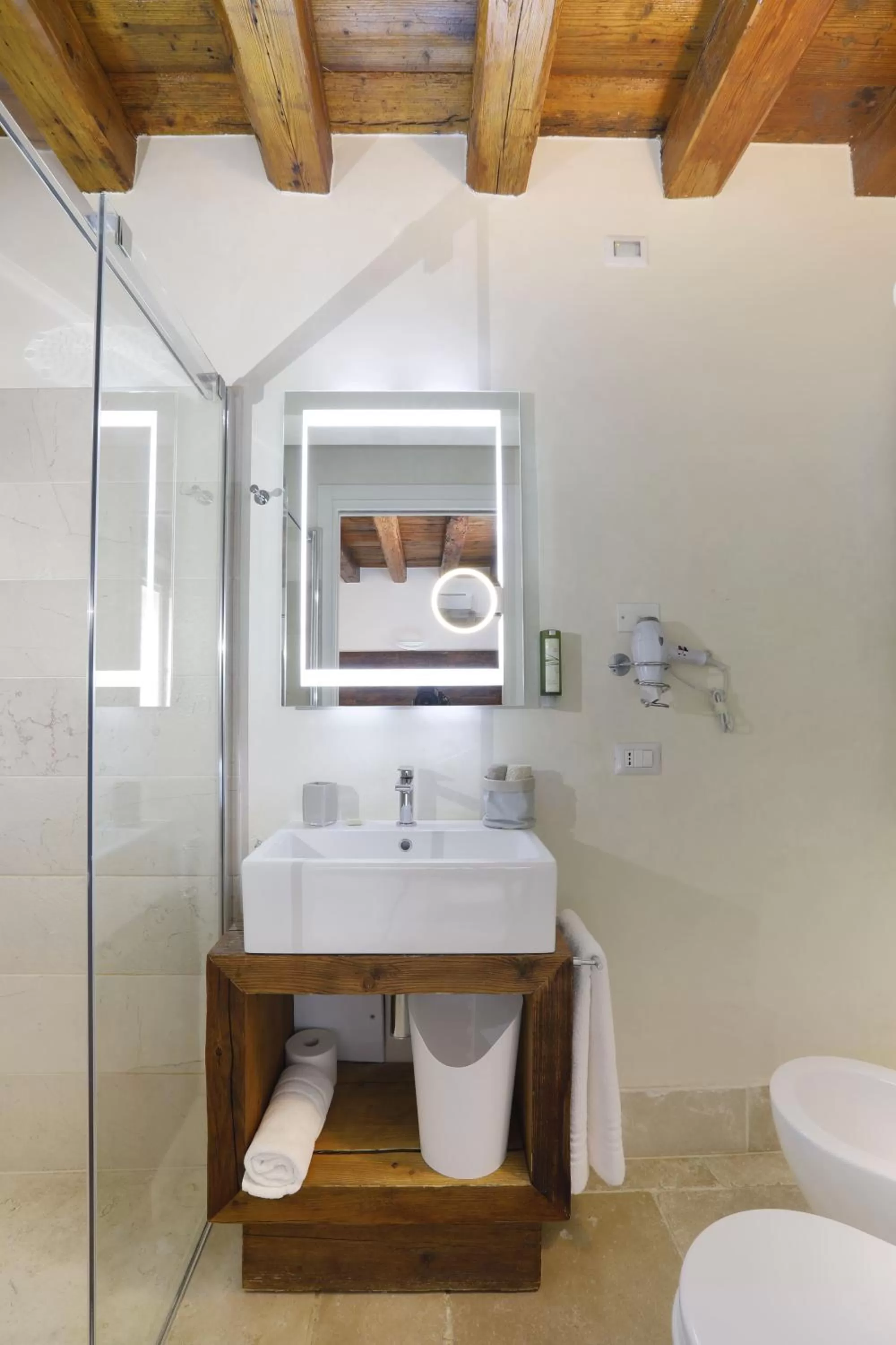 Shower in Hotel Antica Abbazia