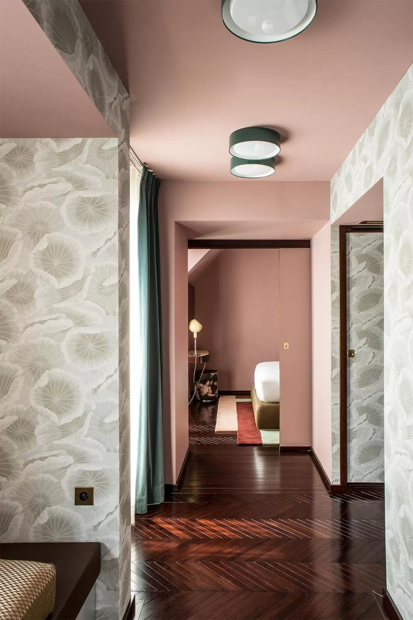 Photo of the whole room in Hôtel du Rond-point des Champs-Élysées - Esprit de France