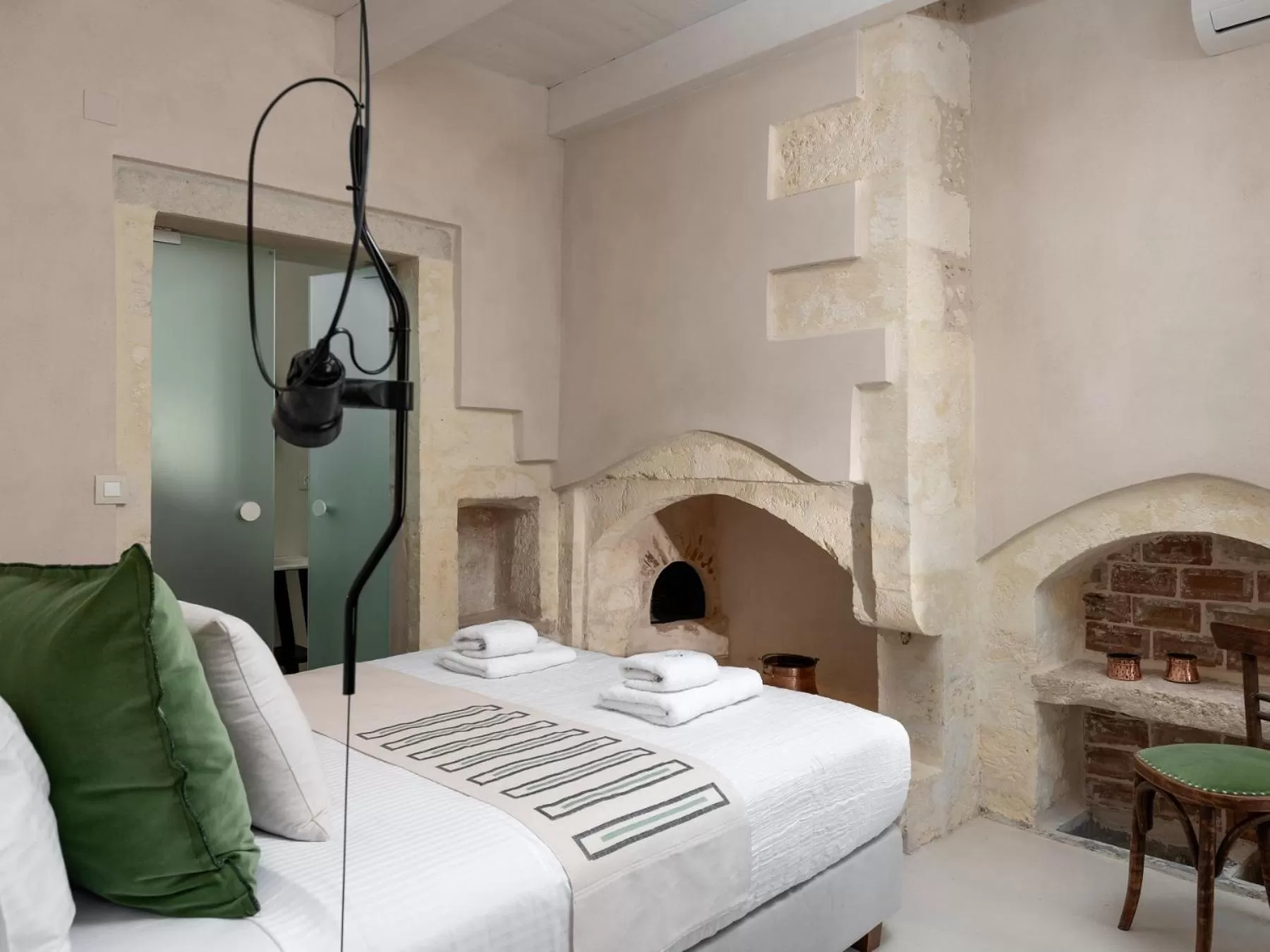 Bed in Sutor Chic Manor hotel