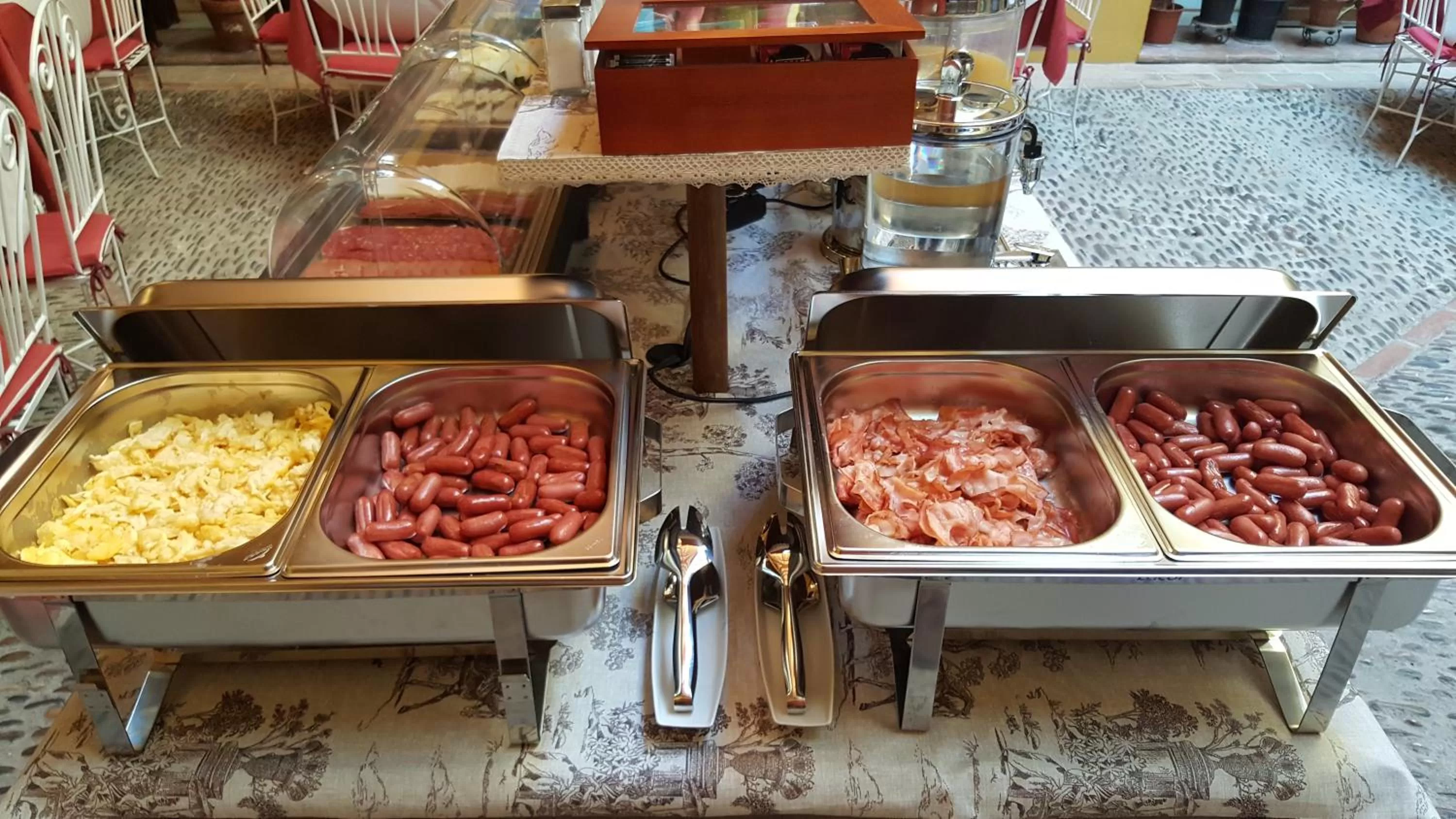 Buffet breakfast in Hotel Casa Museo de la Mezquita