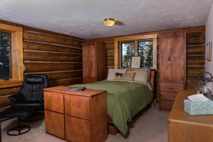 Bed in Silver Gate Lodging