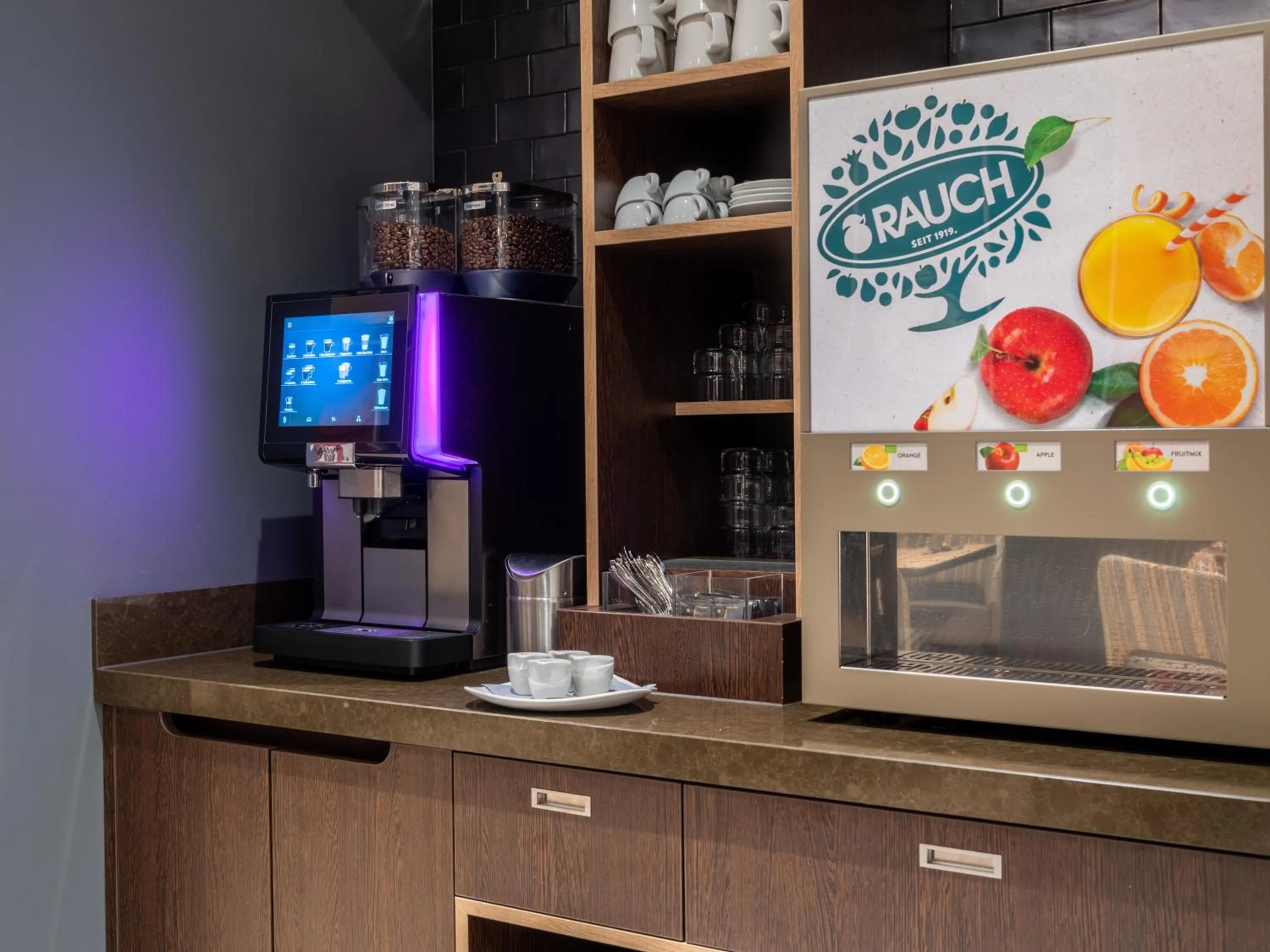 Breakfast in Holiday Inn Express Dresden City Centre