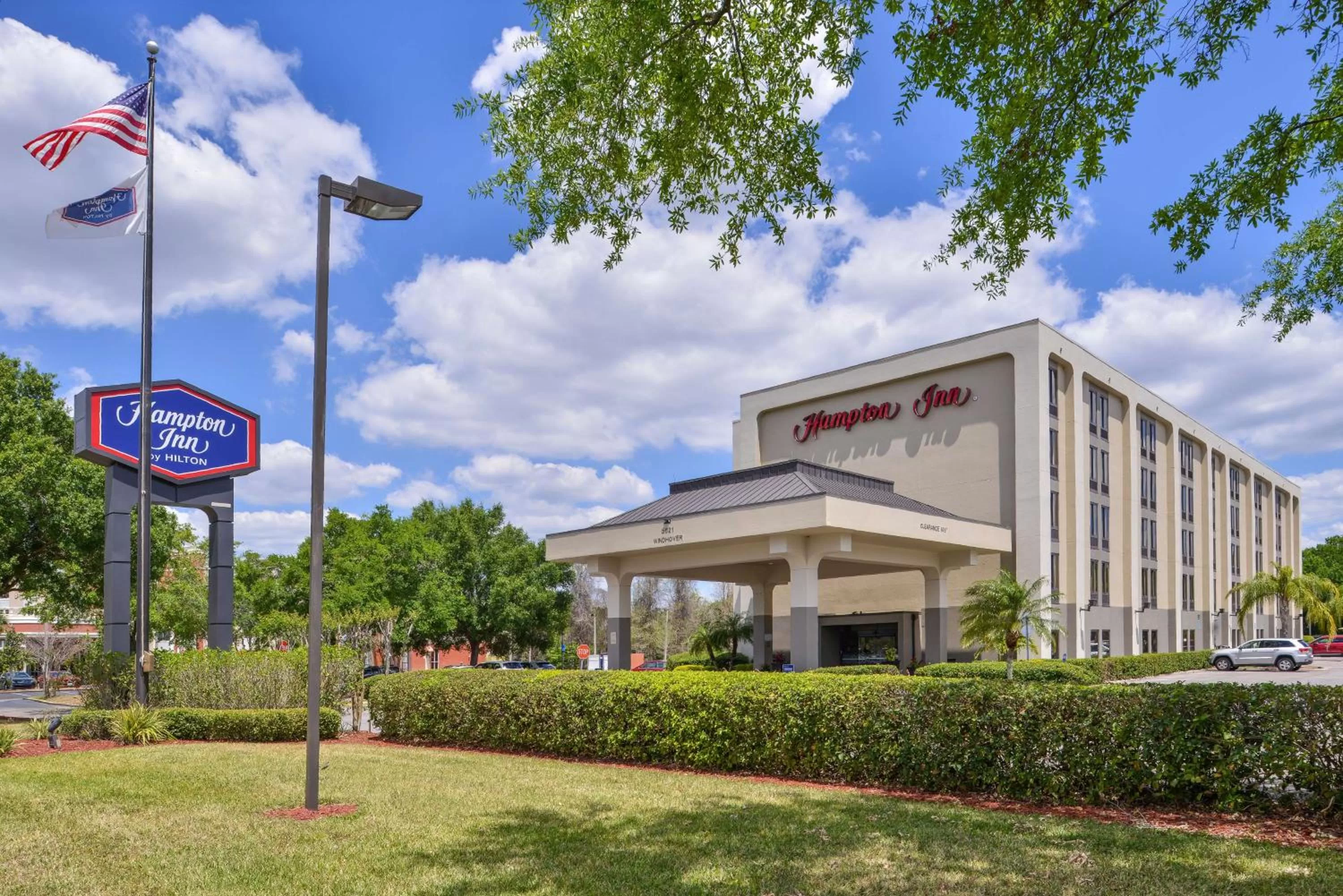 Property building in Hampton Inn Closest to Universal Orlando