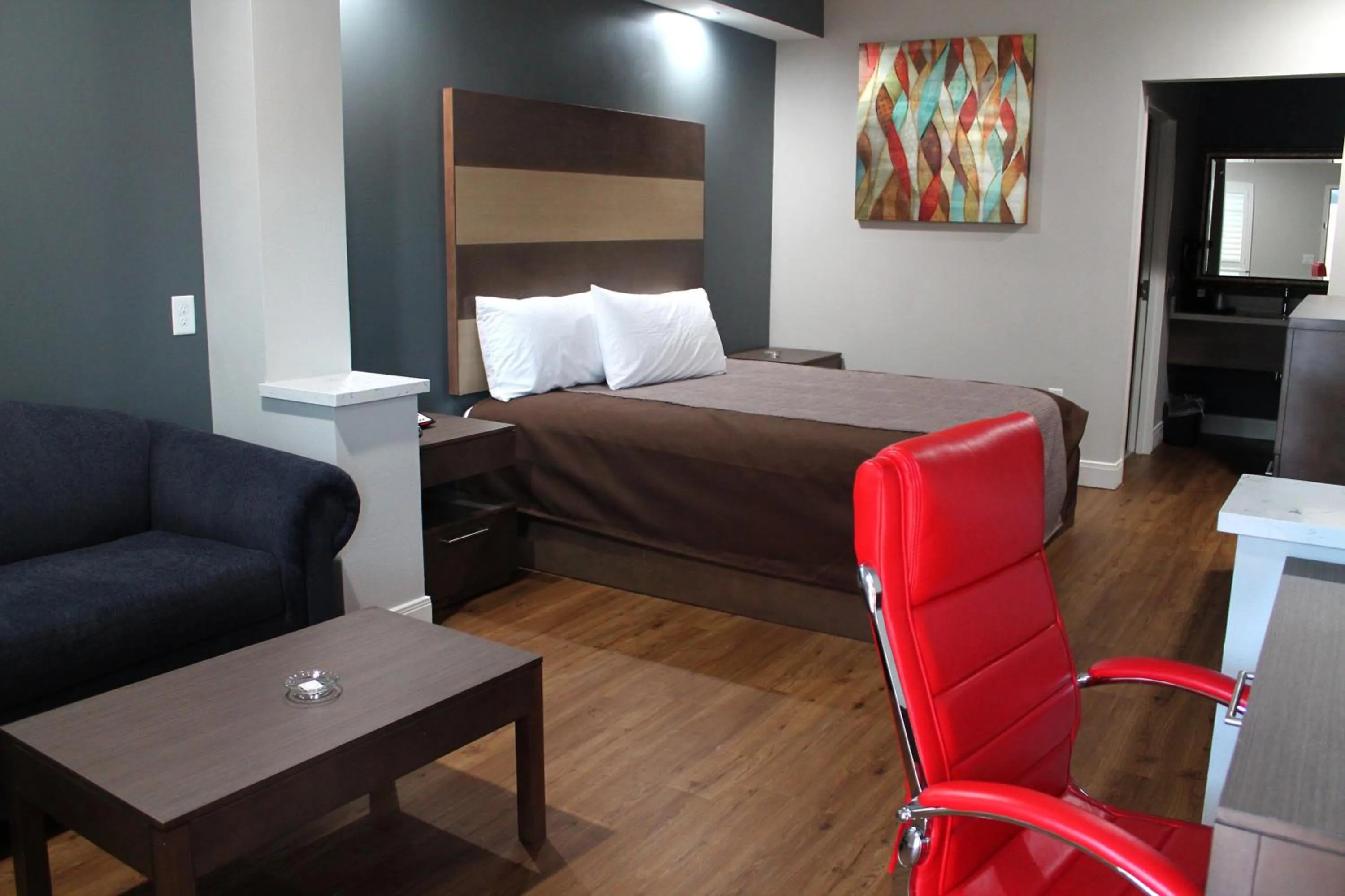 Bed in Grand Villa Inn and Suites Westchase/Chinatown