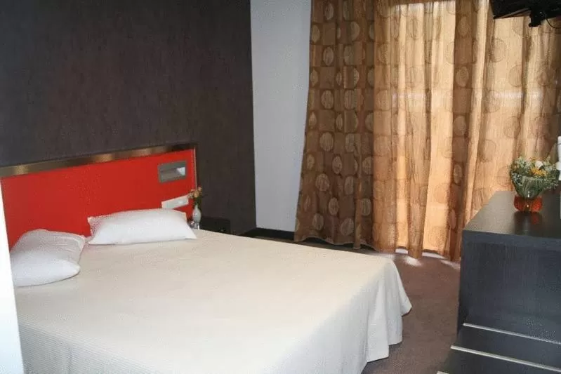 Bed in Hotel Des Roses