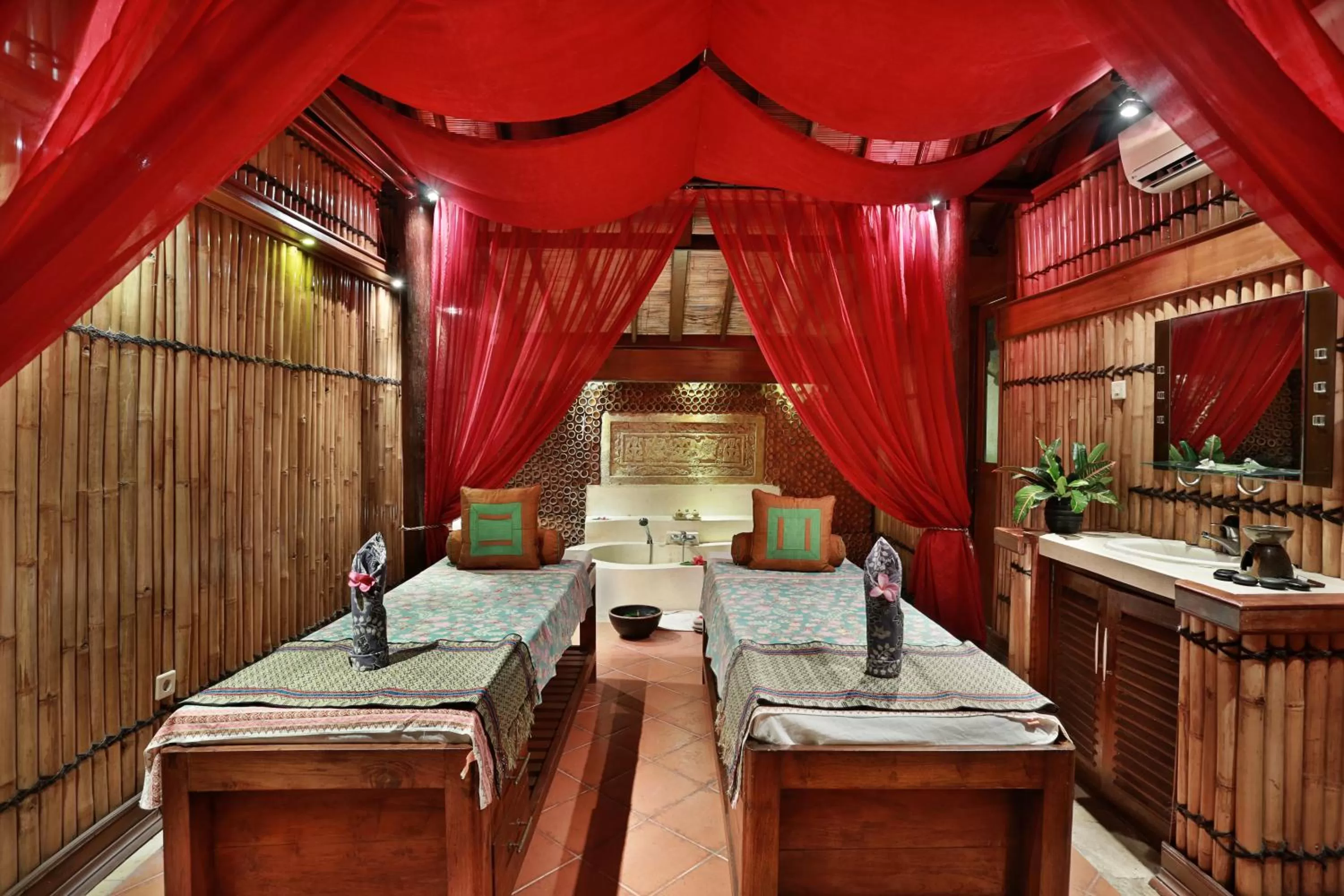 Massage in Vila Ombak