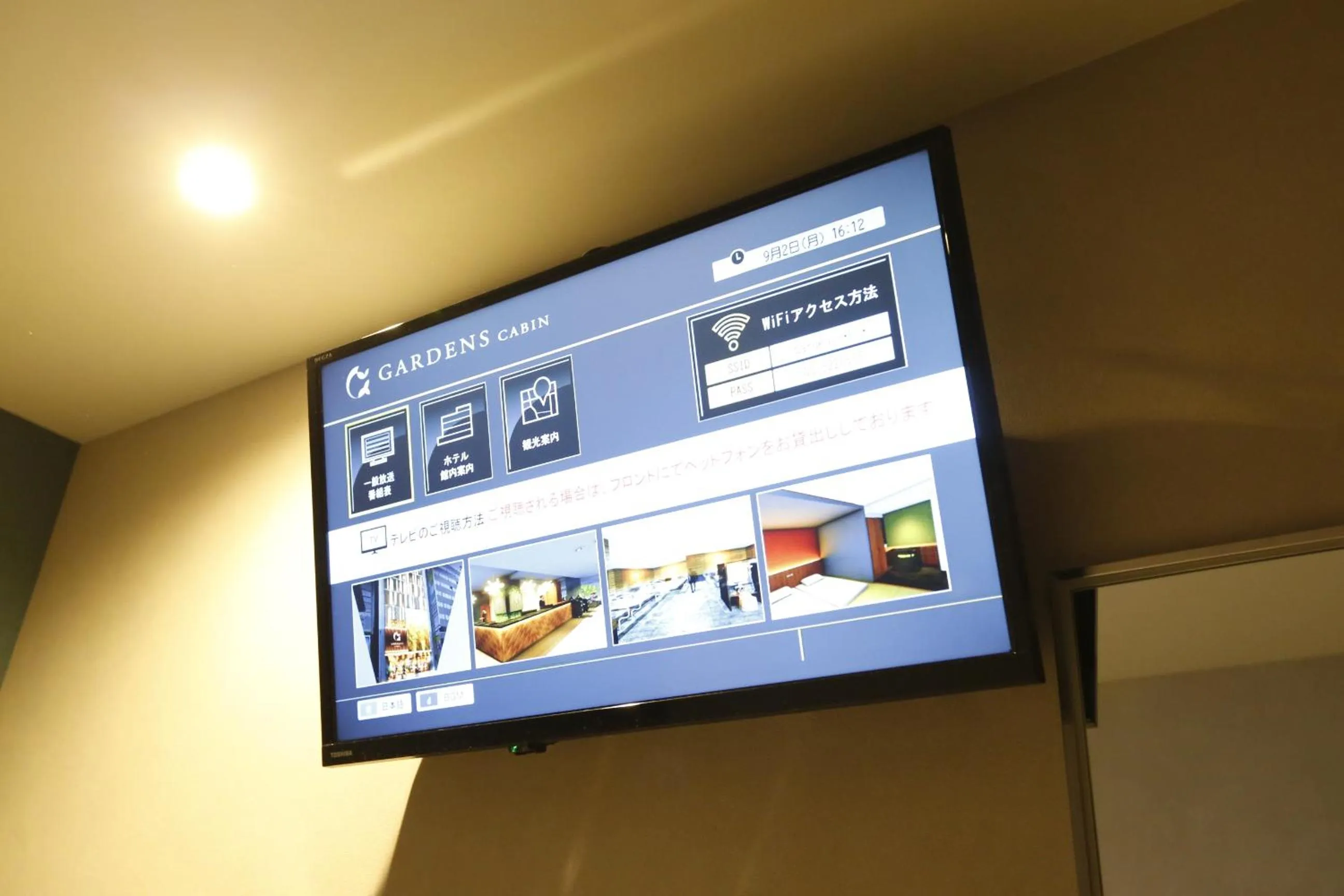 TV and multimedia in Gardens Cabin