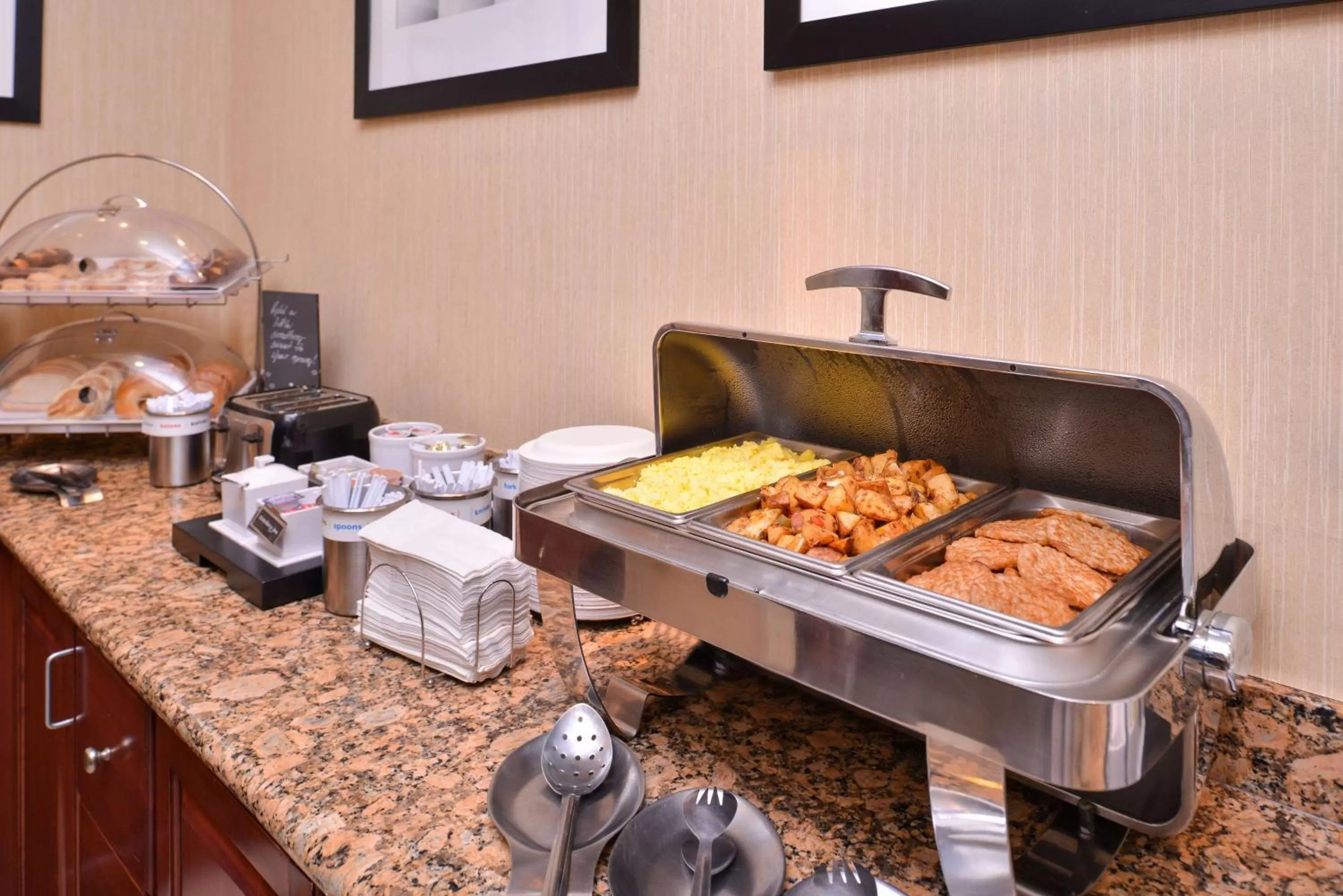 Dining area in Hampton Inn York