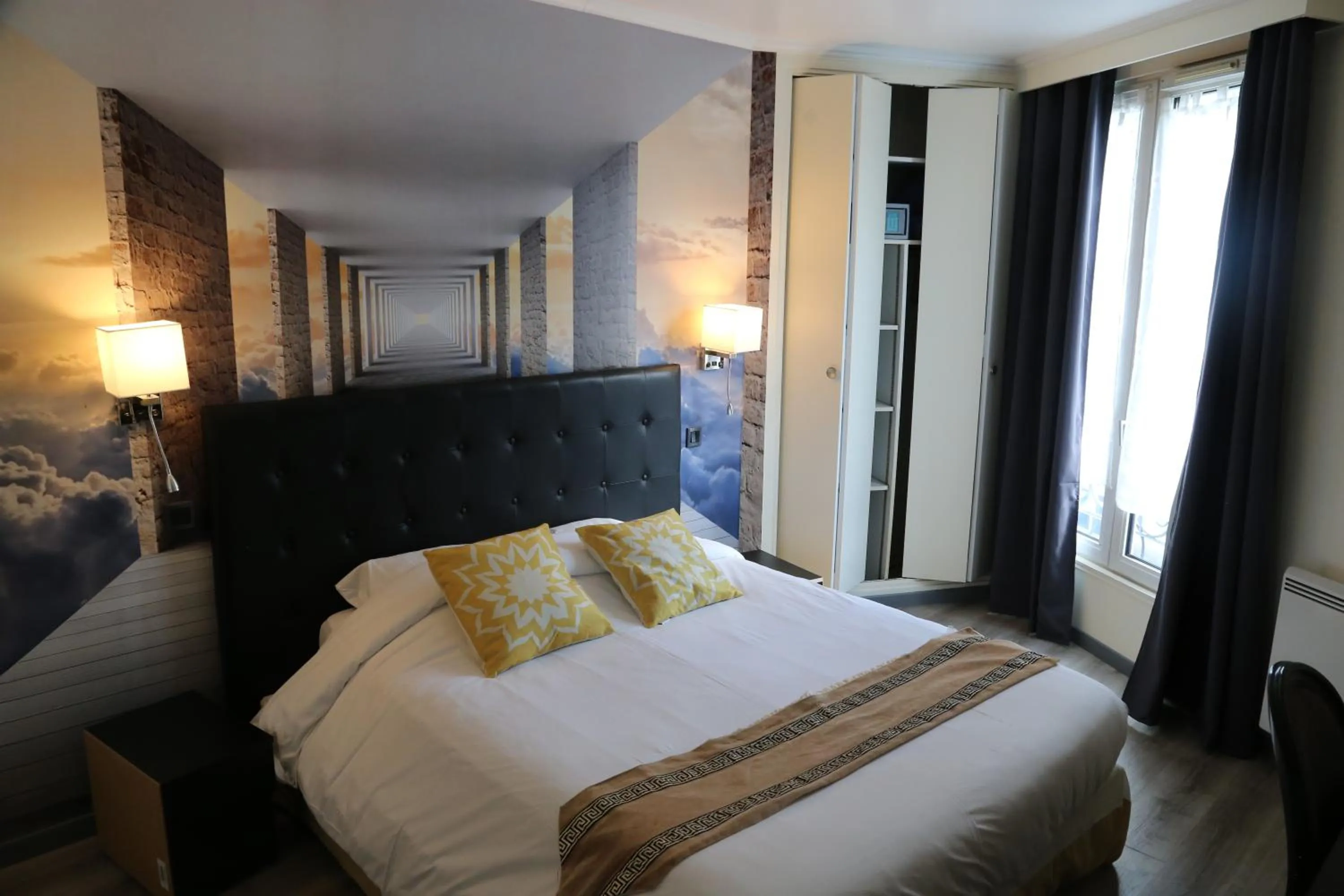 Bedroom, Bed in Hôtel Princesse Isabelle