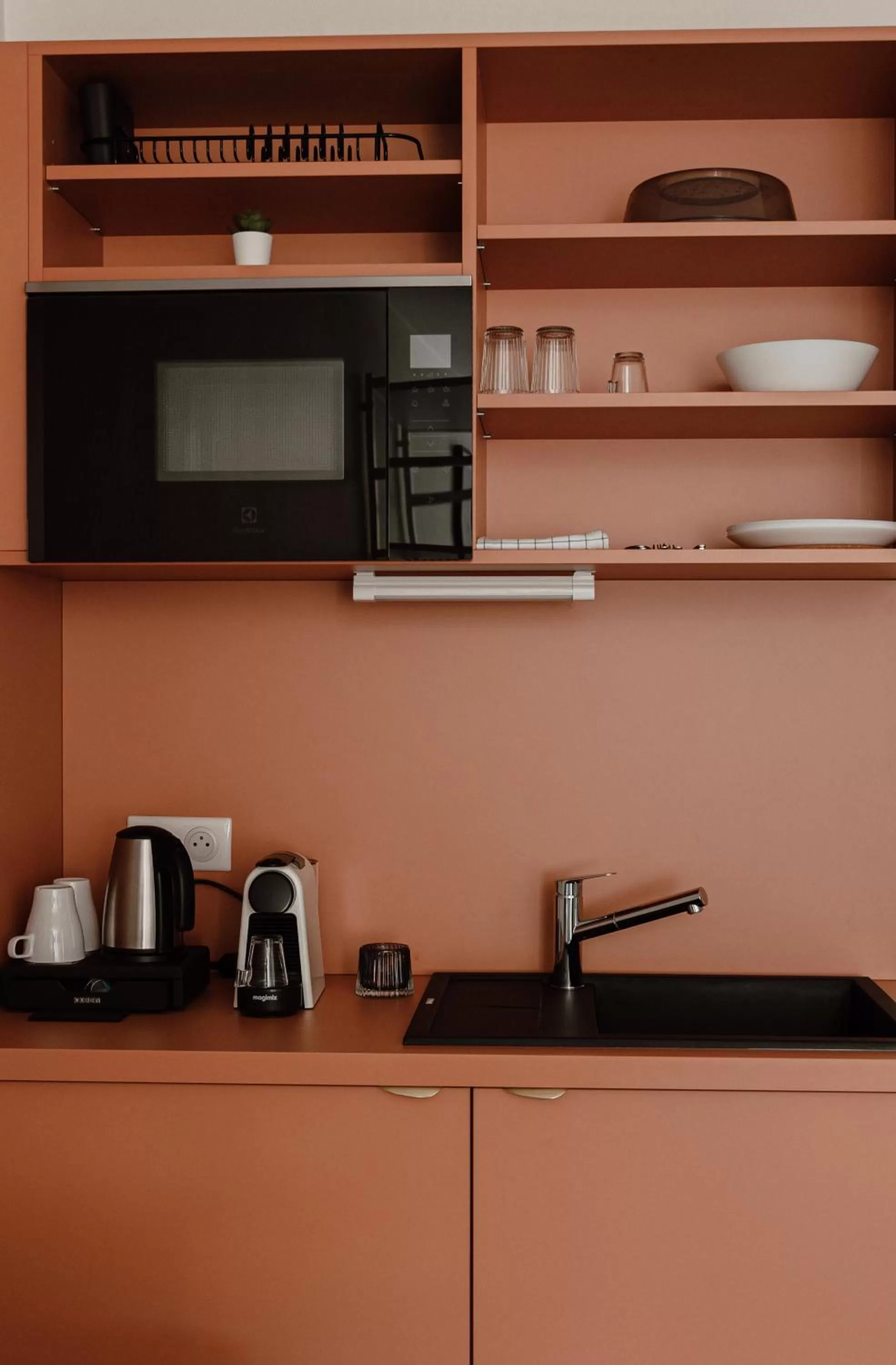 Kitchen/Kitchenette in Mage hôtels - Hôtel la grenette - Brasserie Bonté Divine