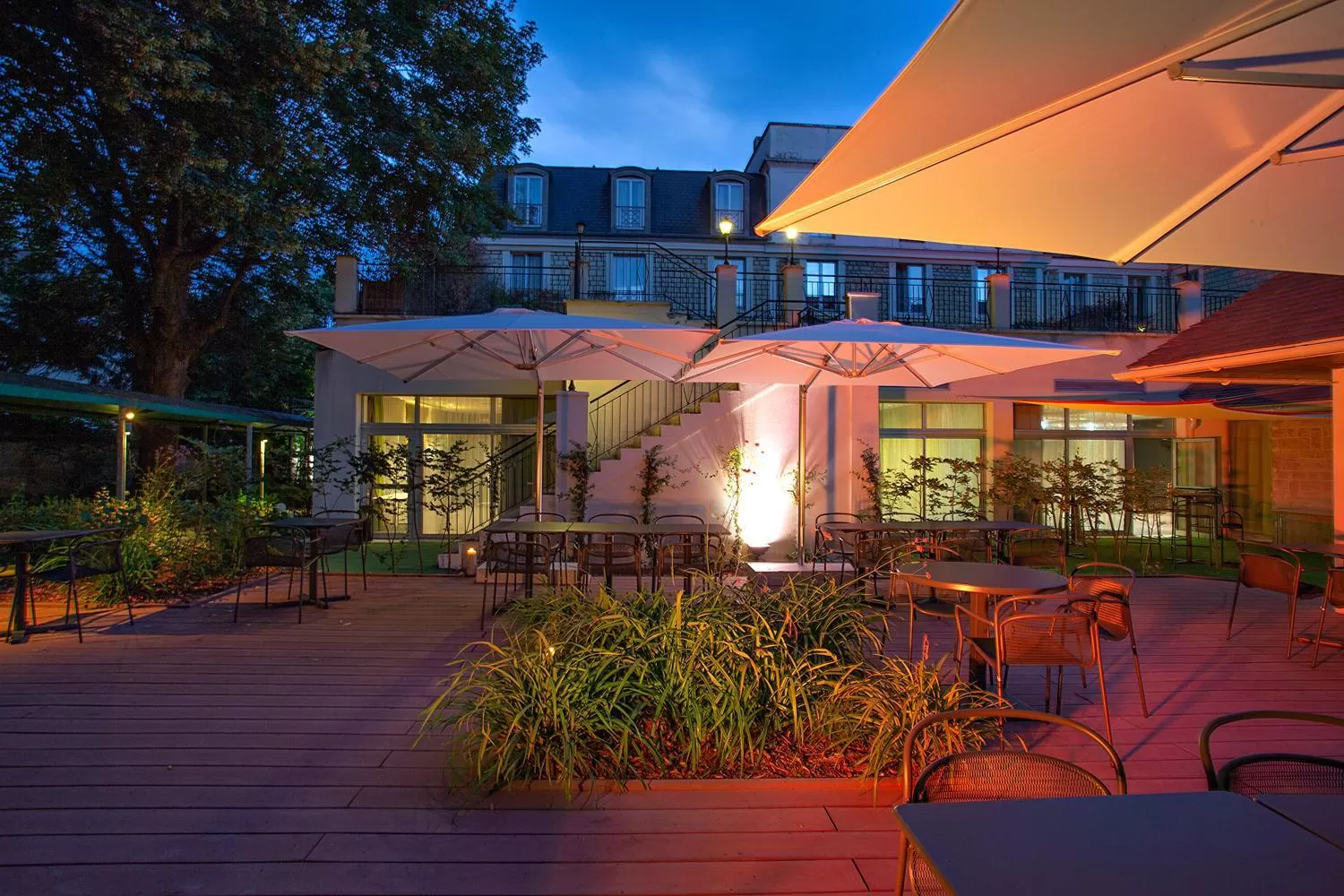 Patio in Mercure Paris Ouest Saint Germain