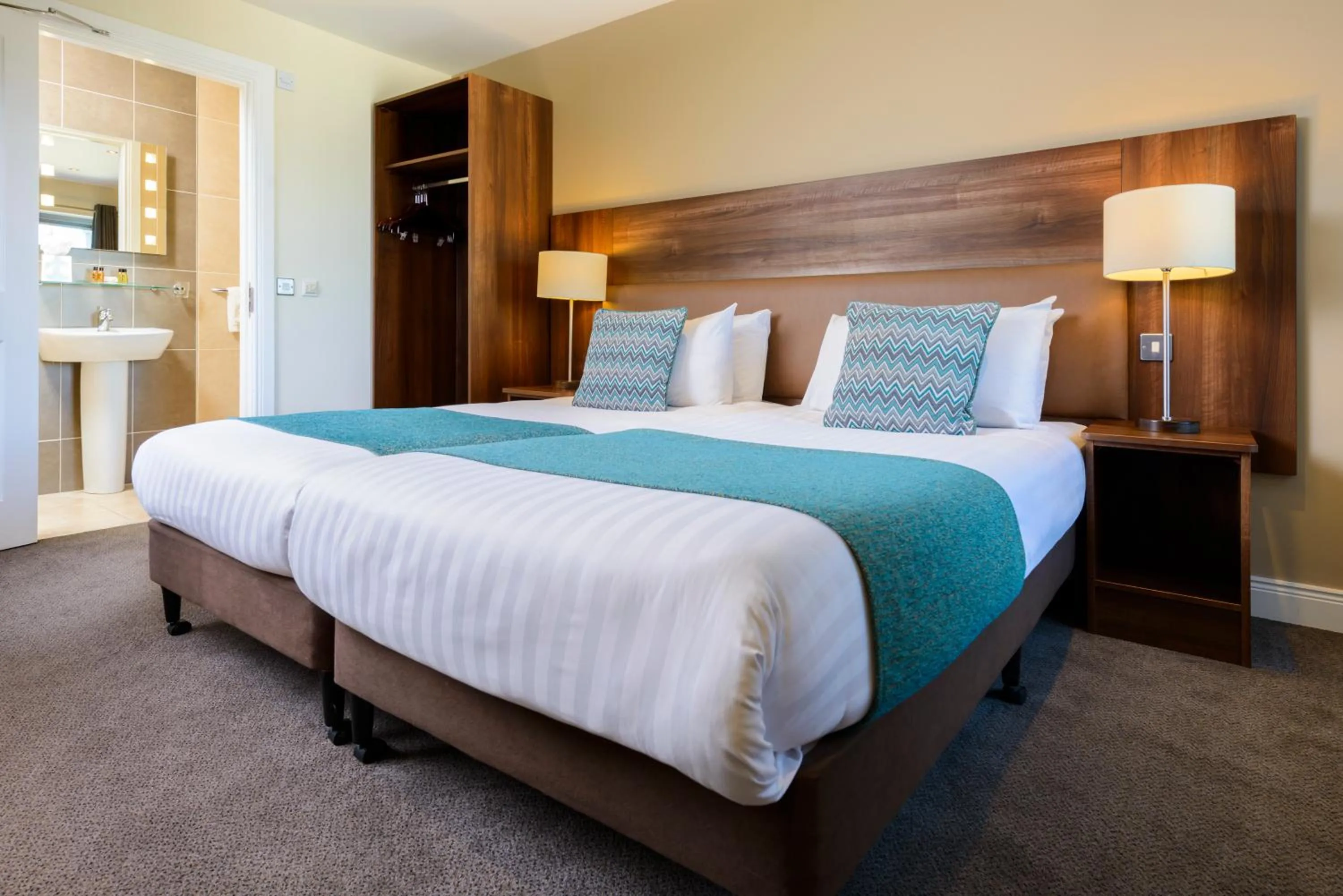 Toilet, Bed in Scott's Hotel