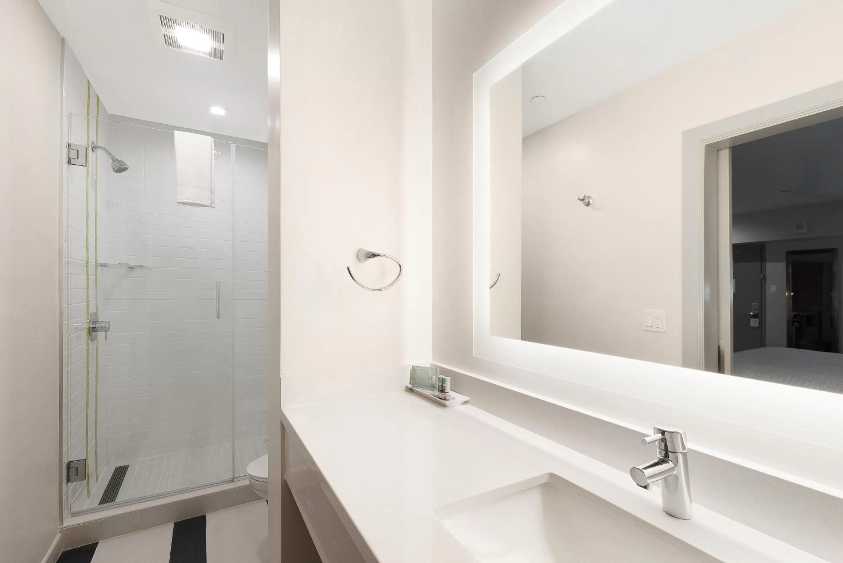 Bathroom in Best Western Red Coach Inn