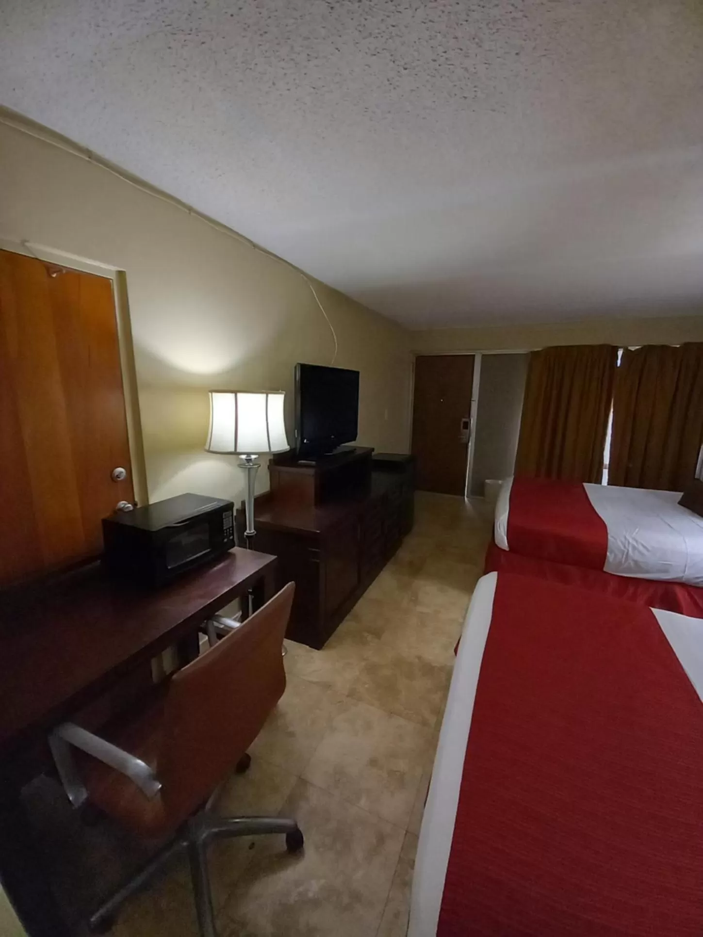 TV and multimedia, TV/Entertainment Center in Holiday Hotel