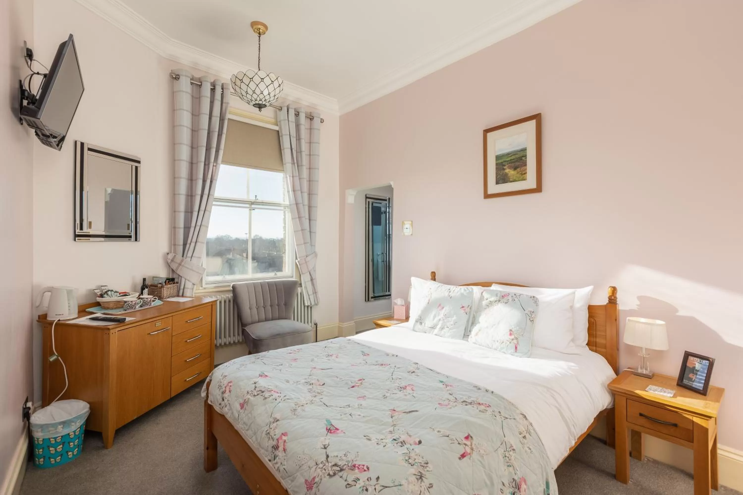 Photo of the whole room, Bed in The Black Swan Inn