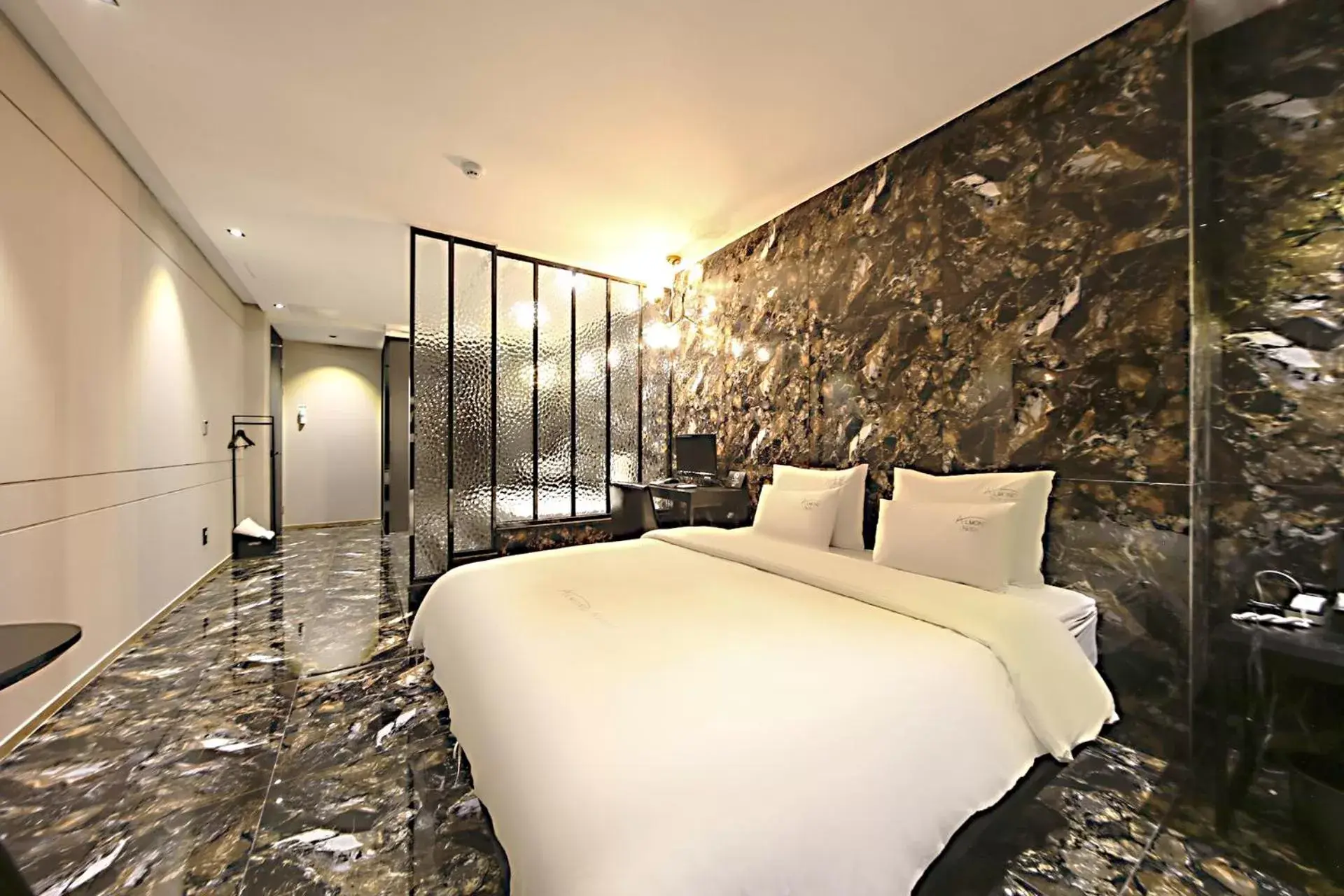 Suite in Masan Almond Hotel Suite in Masan Almond Hotel