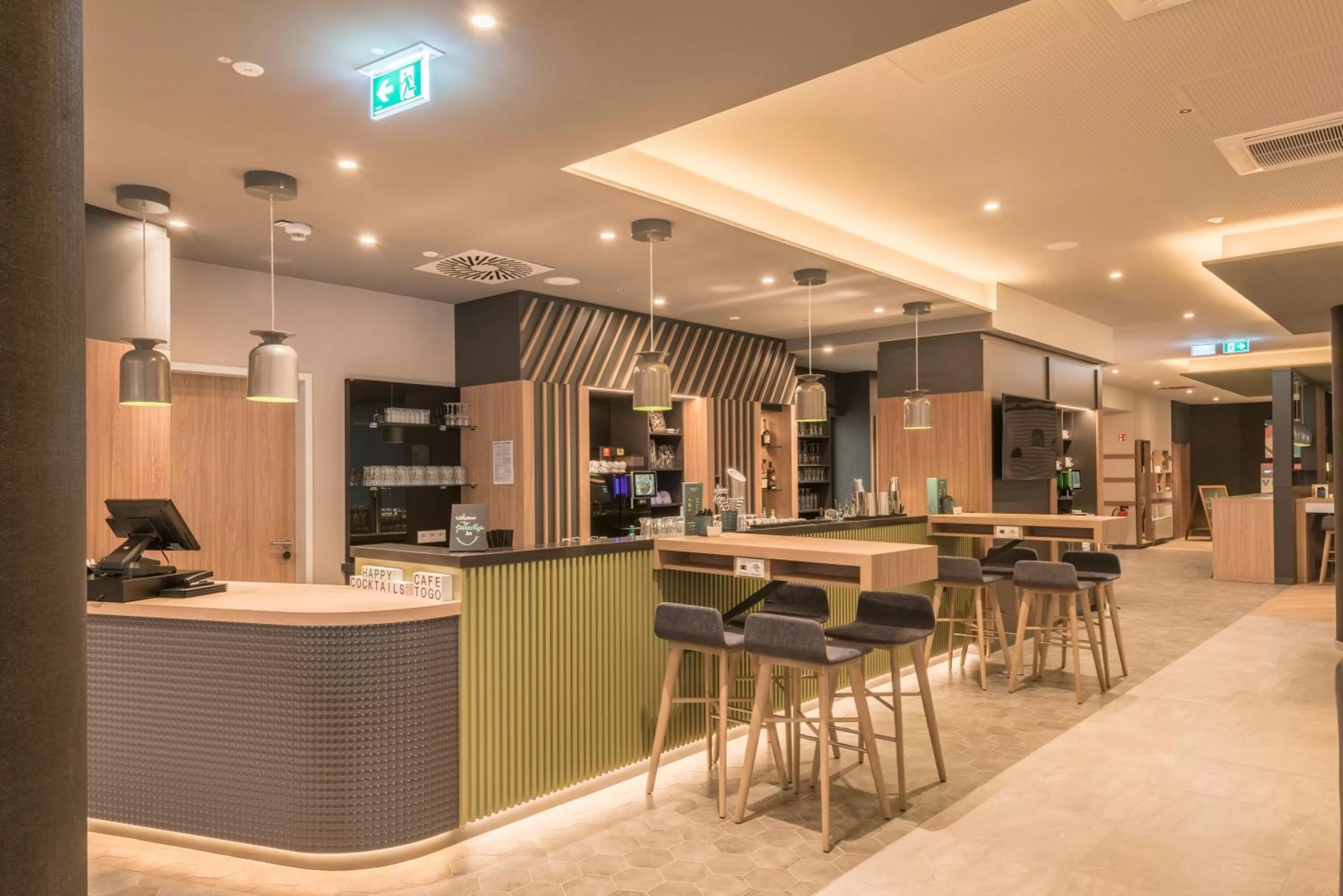 Lounge or bar in Holiday Inn - Hamburg - Berliner Tor by IHG