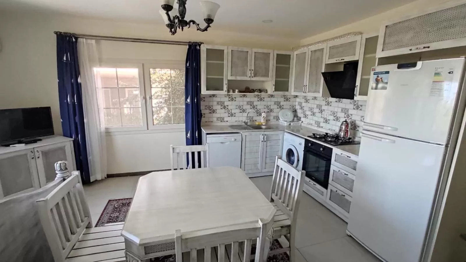 Kitchen/Kitchenette in Dolina Hotel