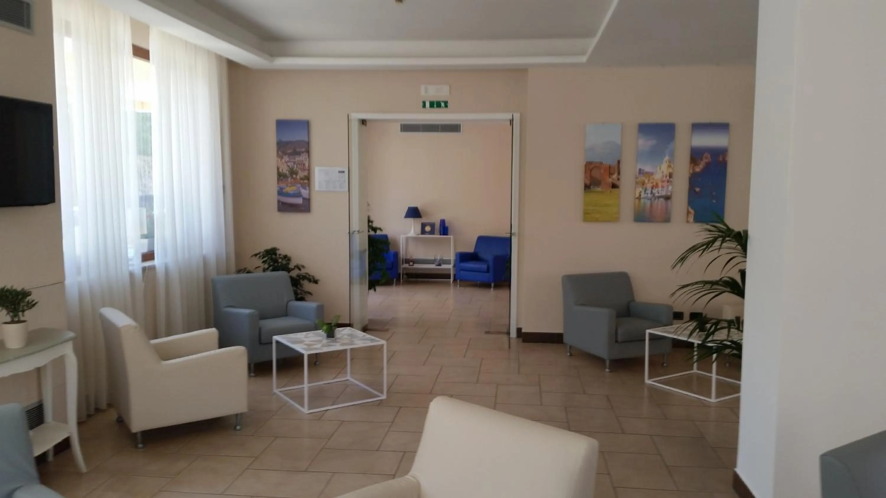 Communal lounge/ TV room in Hotel Leone